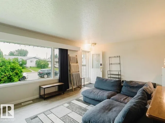 7515 130 AV, Edmonton 3