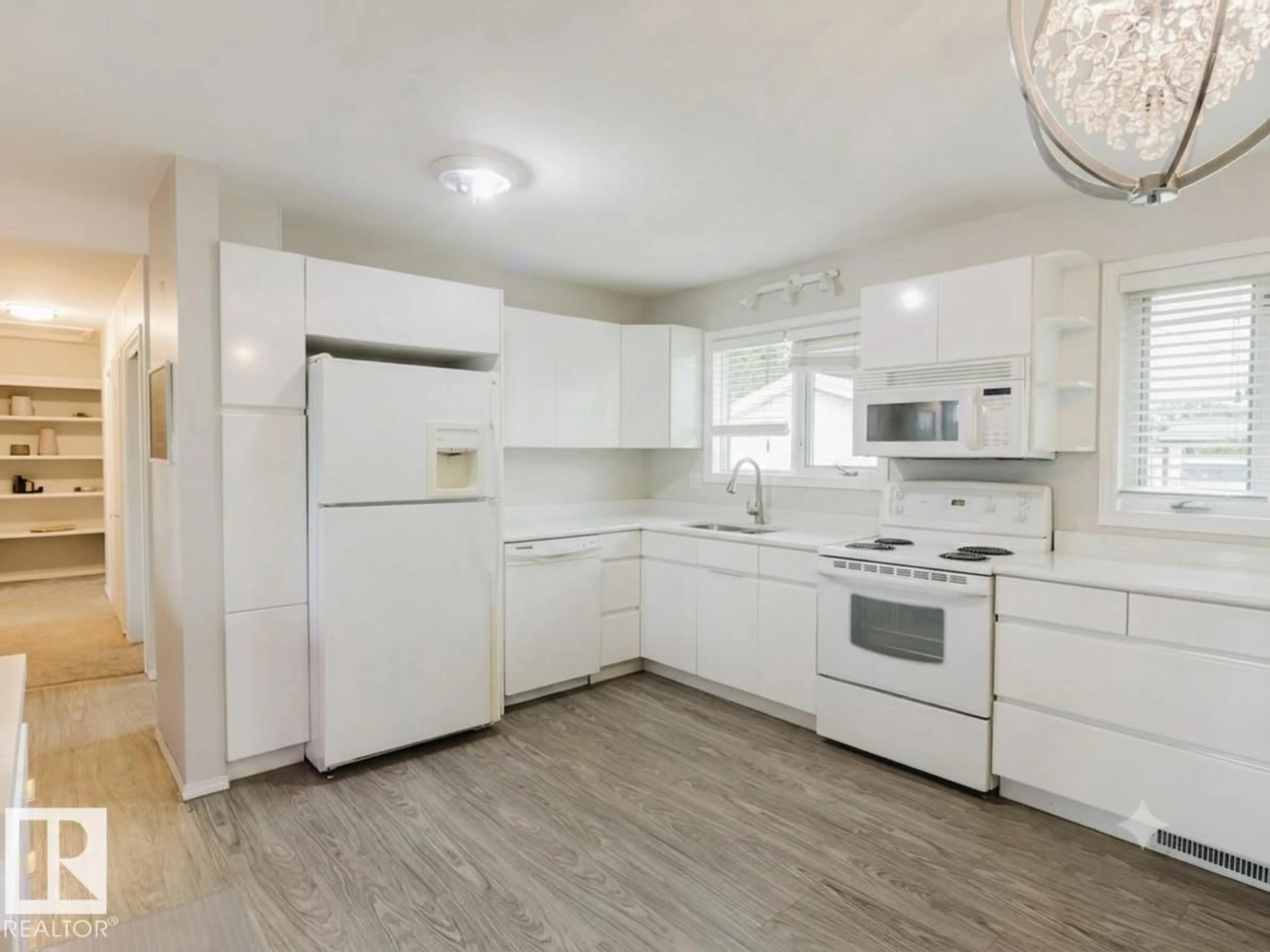 Open concept kitchen, unknown for 7515 130 AV, Edmonton Alberta T5C1Y3