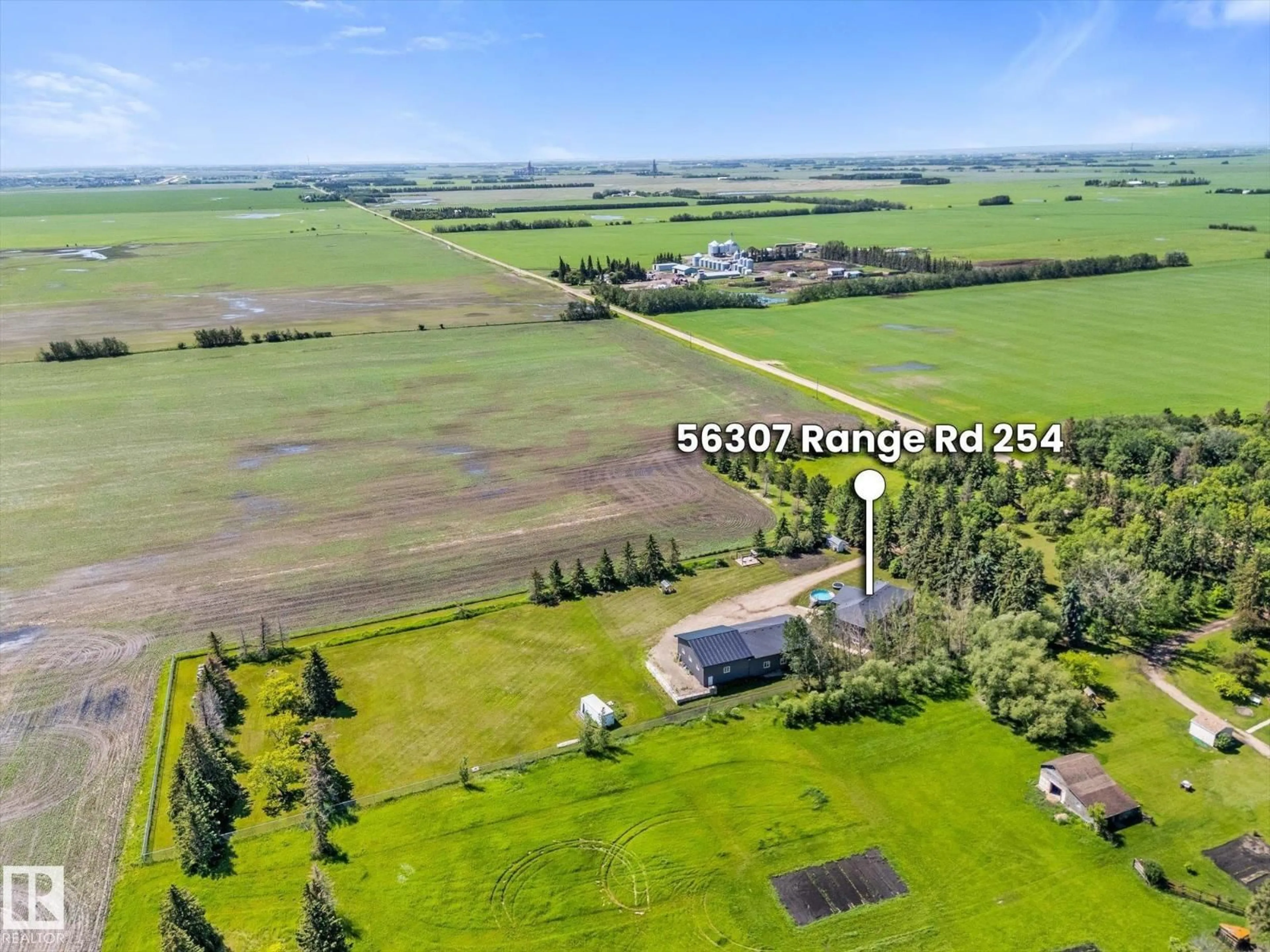 A pic from outside/outdoor area/front of a property/back of a property/a pic from drone, unknown for 56307 RGE ROAD 254, Rural Sturgeon County Alberta T8R0S4