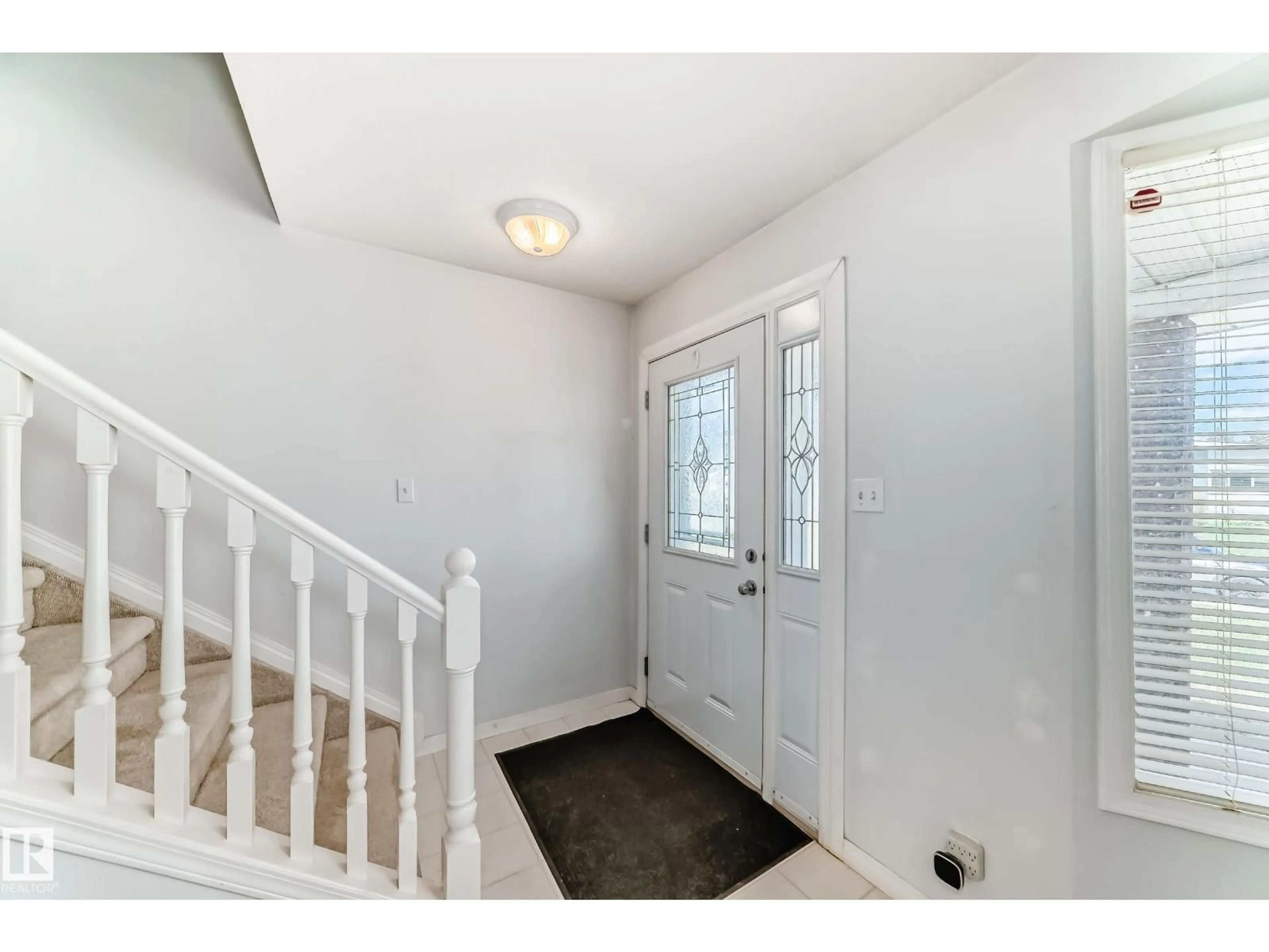 Indoor entryway for 7317 83 AV, Edmonton Alberta T6B0G8