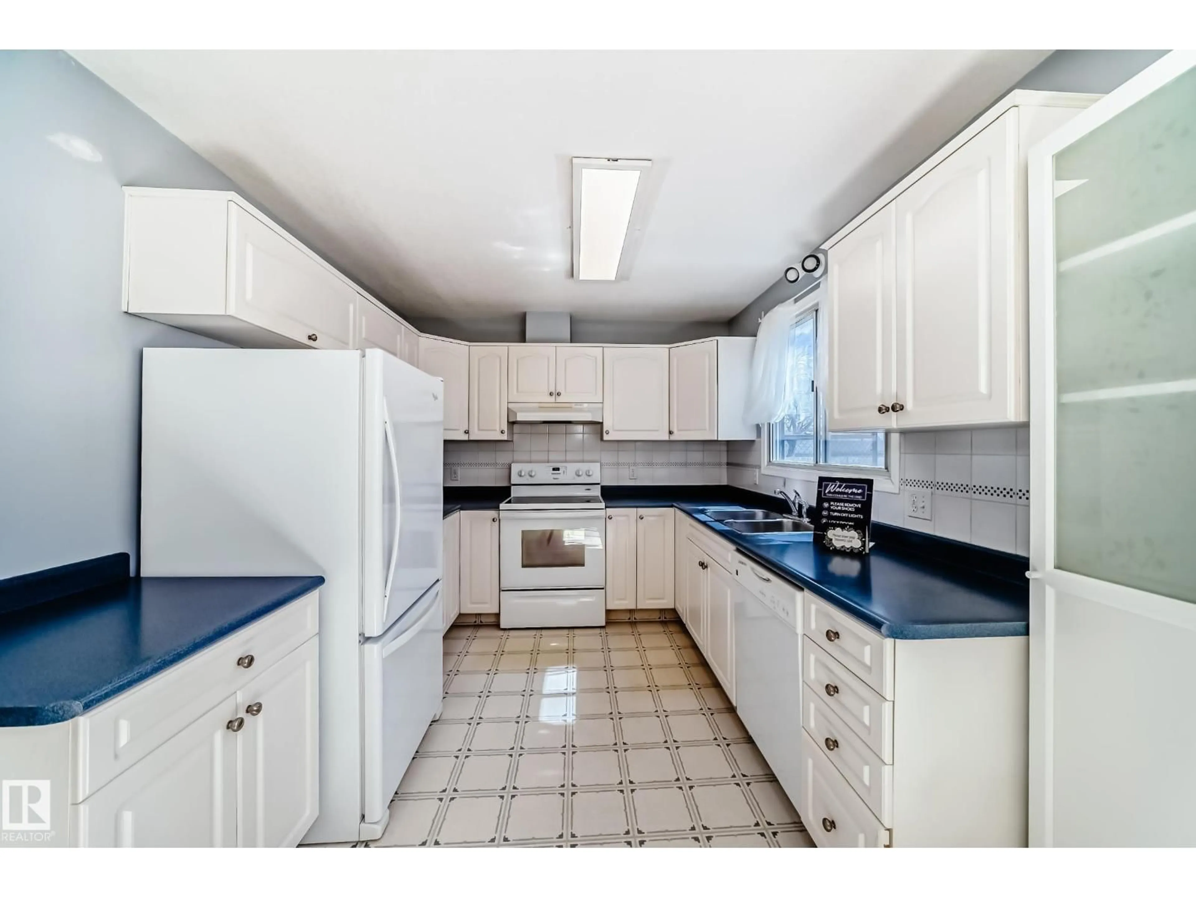 Standard kitchen, unknown for 7317 83 AV, Edmonton Alberta T6B0G8