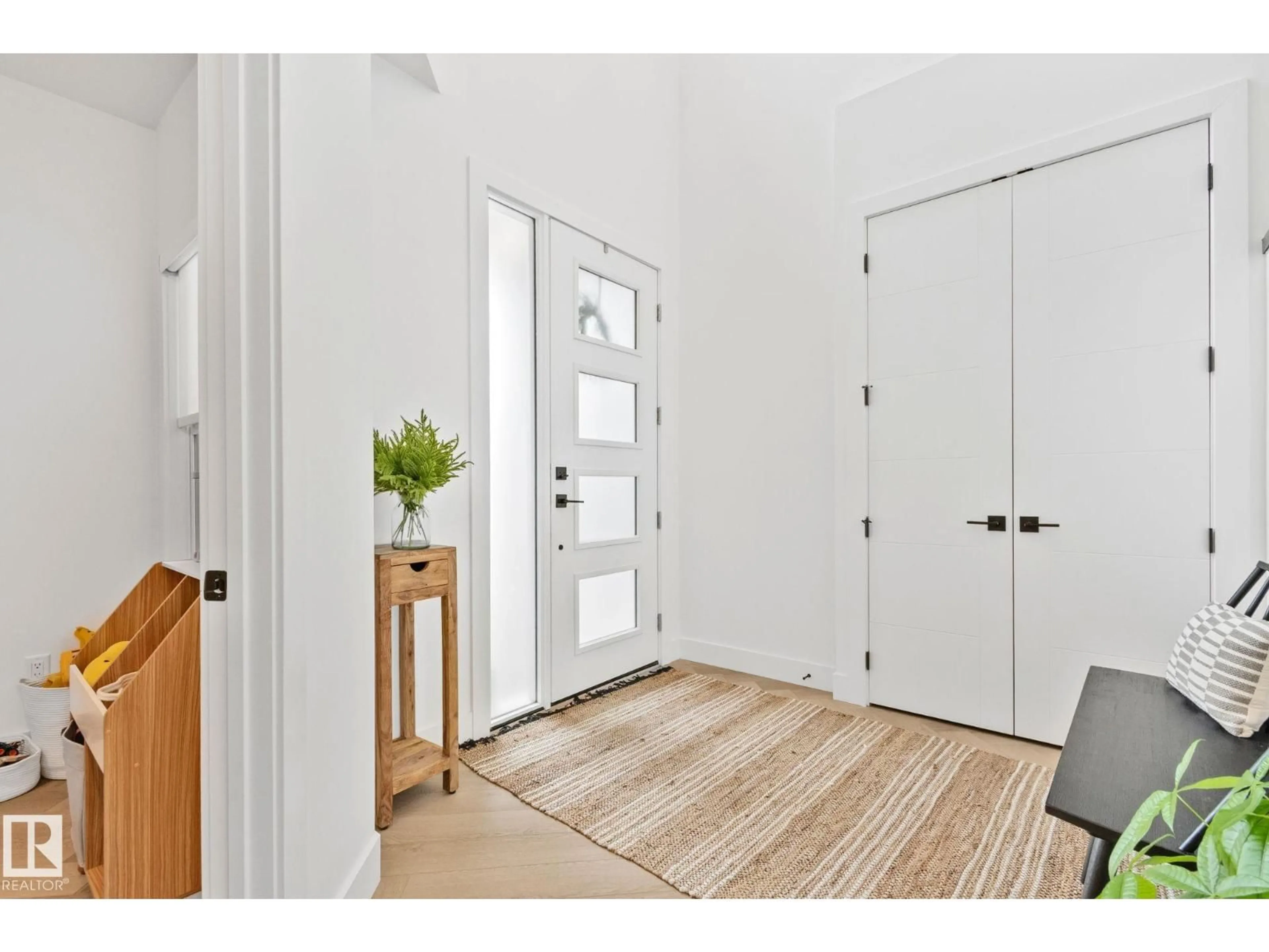 Indoor entryway for 278 CANTER WD, Sherwood Park Alberta T8H2Z6