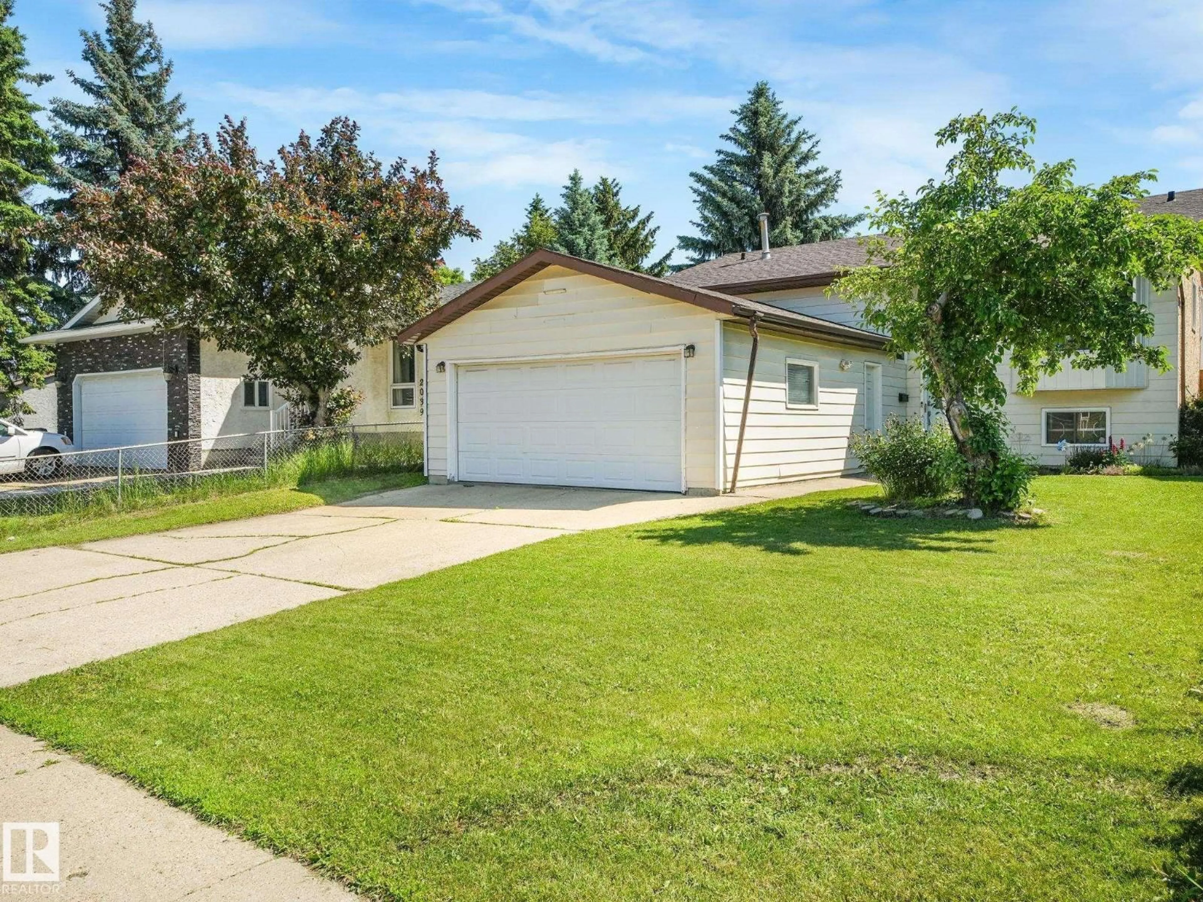 Unknown for 2035 49A ST NW, Edmonton Alberta T6L2W9