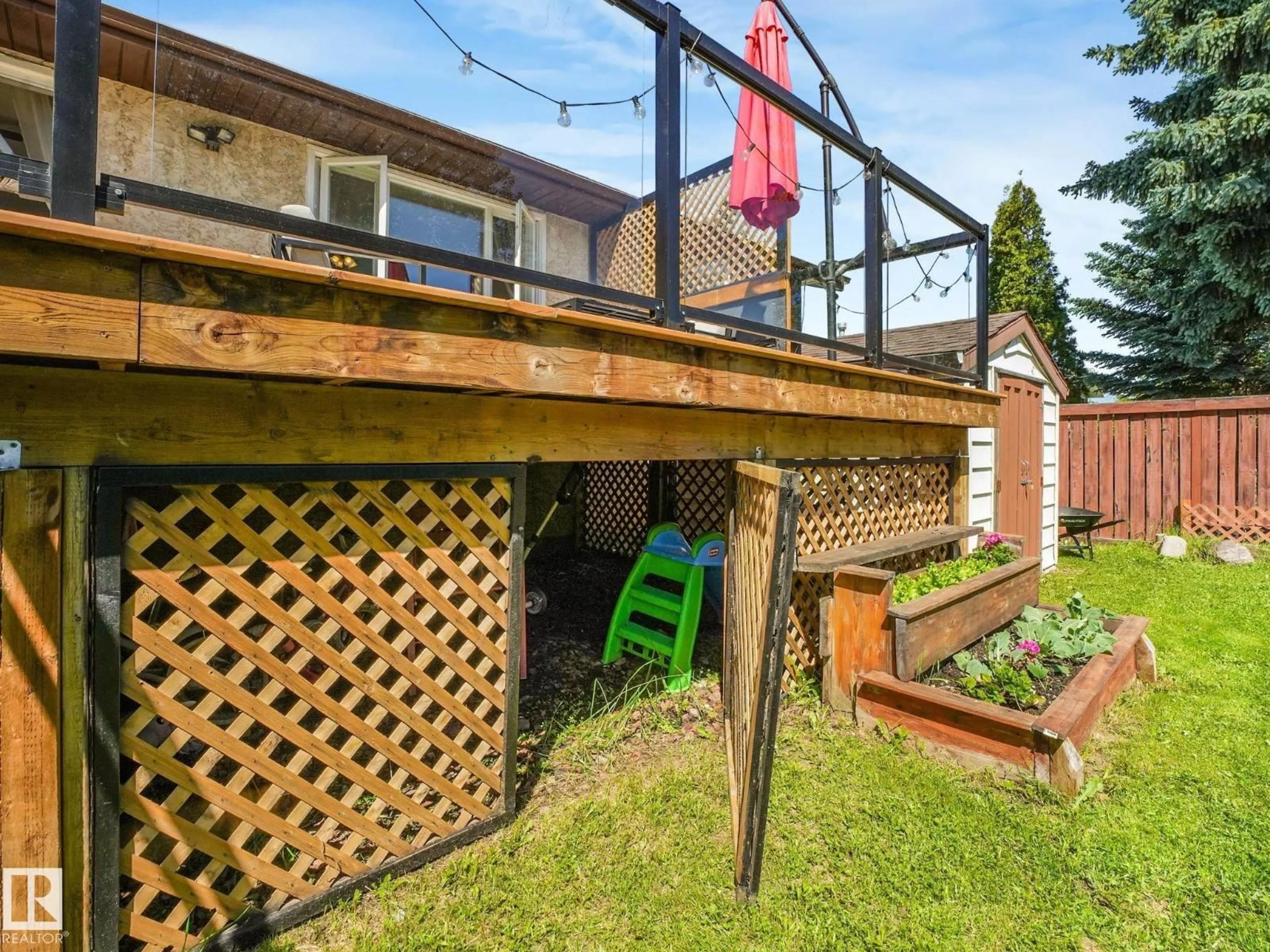 Patio, street for 2035 49A ST NW, Edmonton Alberta T6L2W9