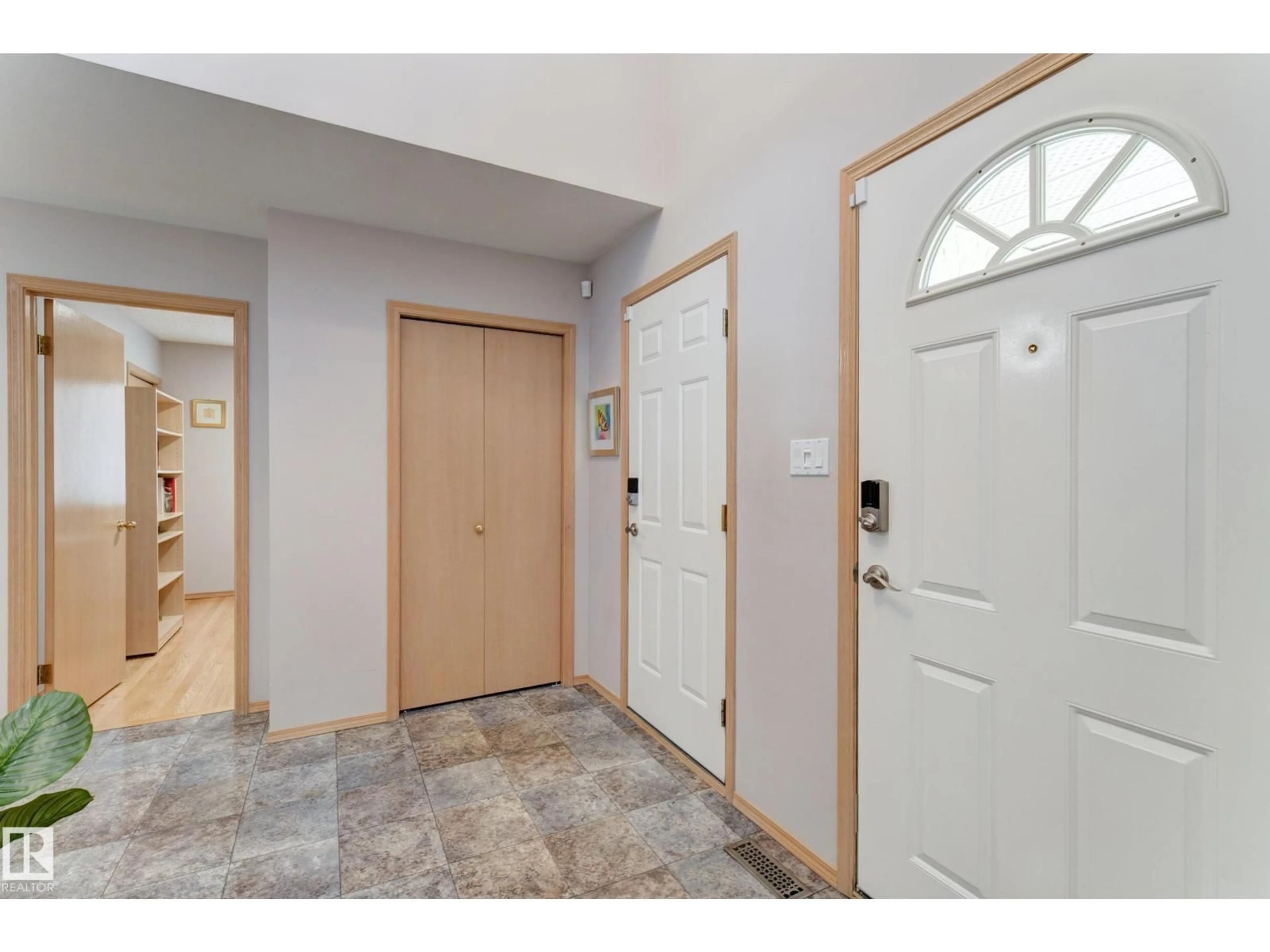 Indoor entryway for 1108 112A ST NW, Edmonton Alberta T6J6S1