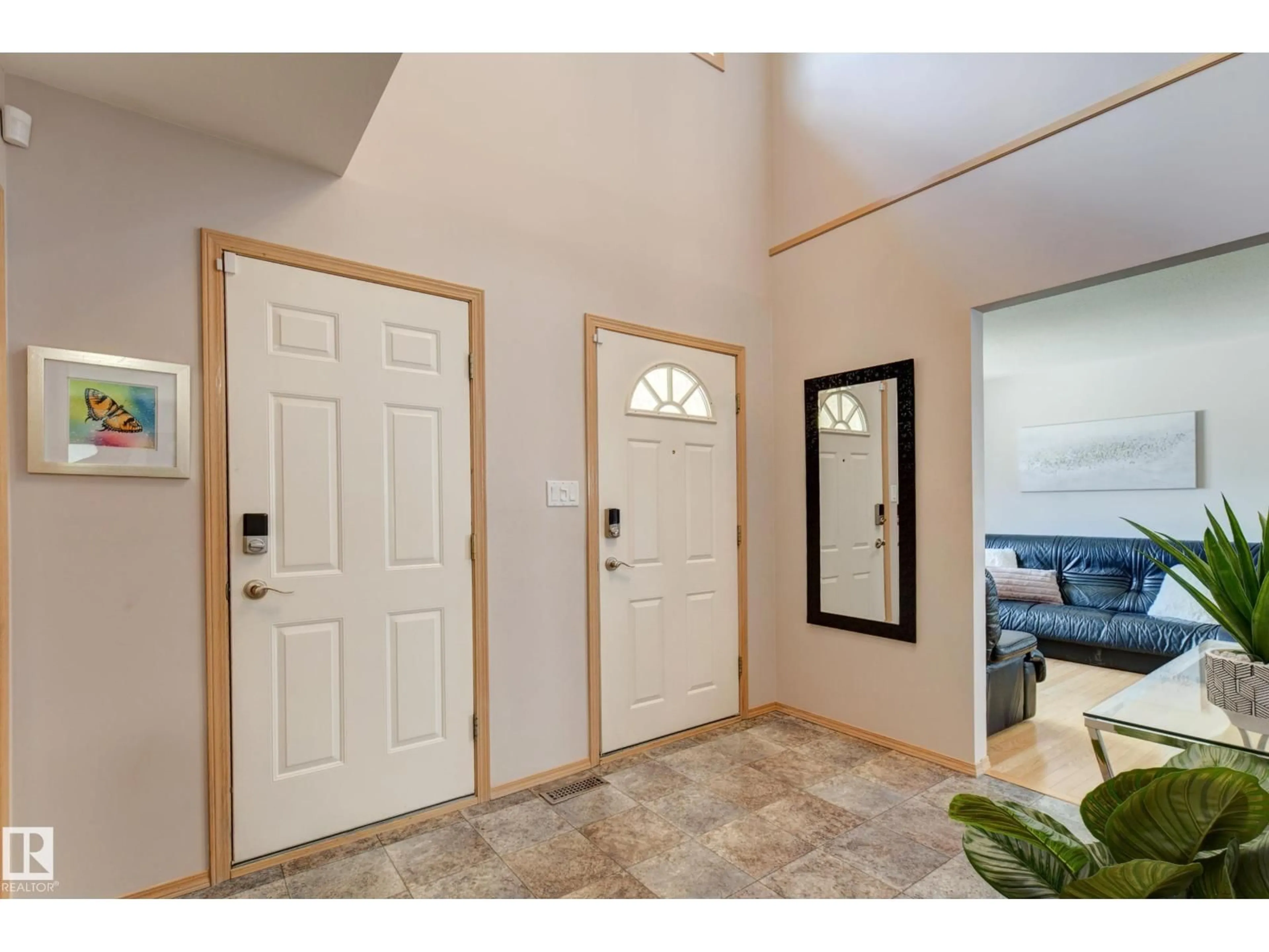 Indoor entryway for 1108 112A ST NW, Edmonton Alberta T6J6S1