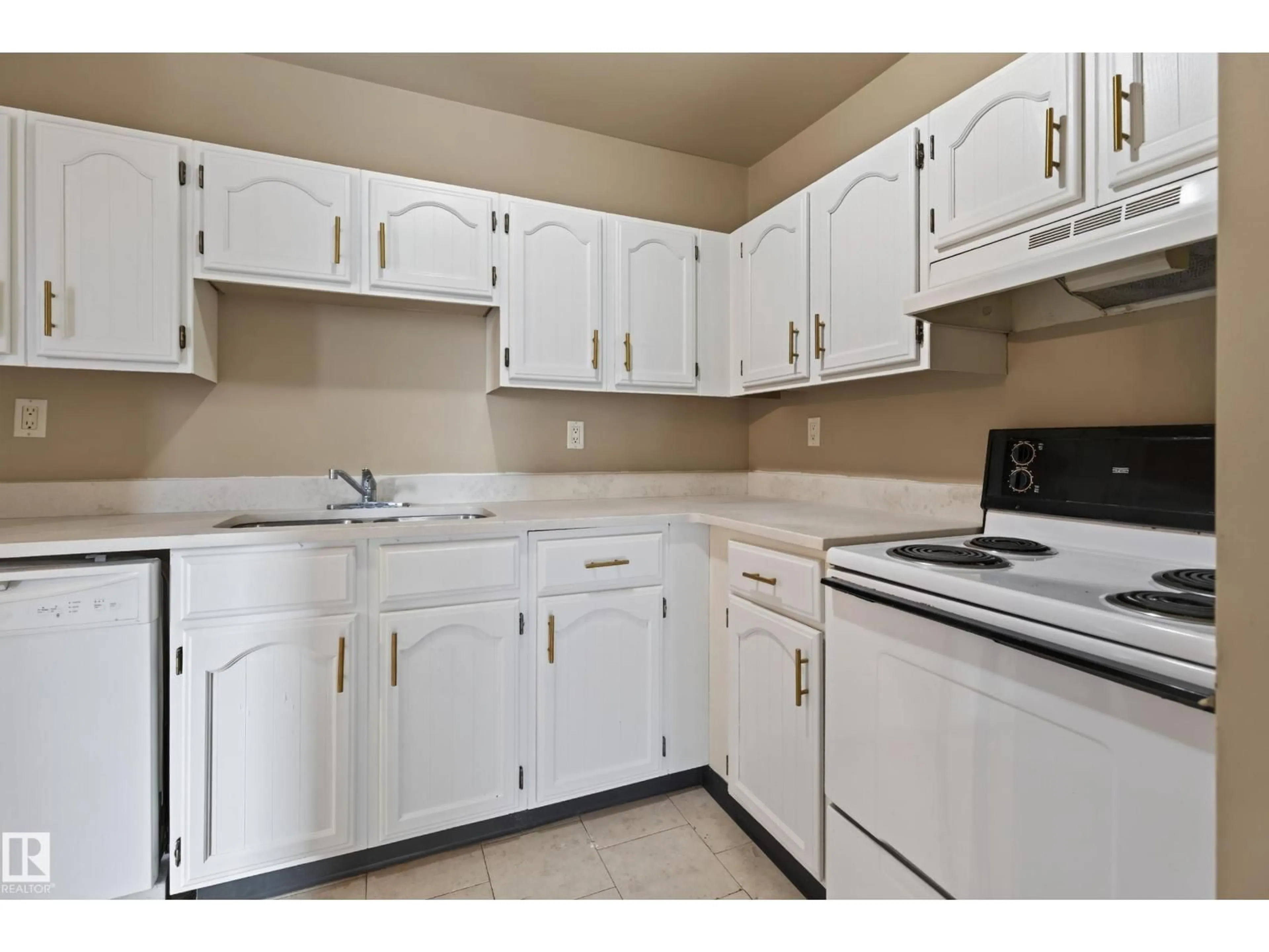 Standard kitchen, unknown for 603 - 10175 109 ST, Edmonton Alberta T5J3P2