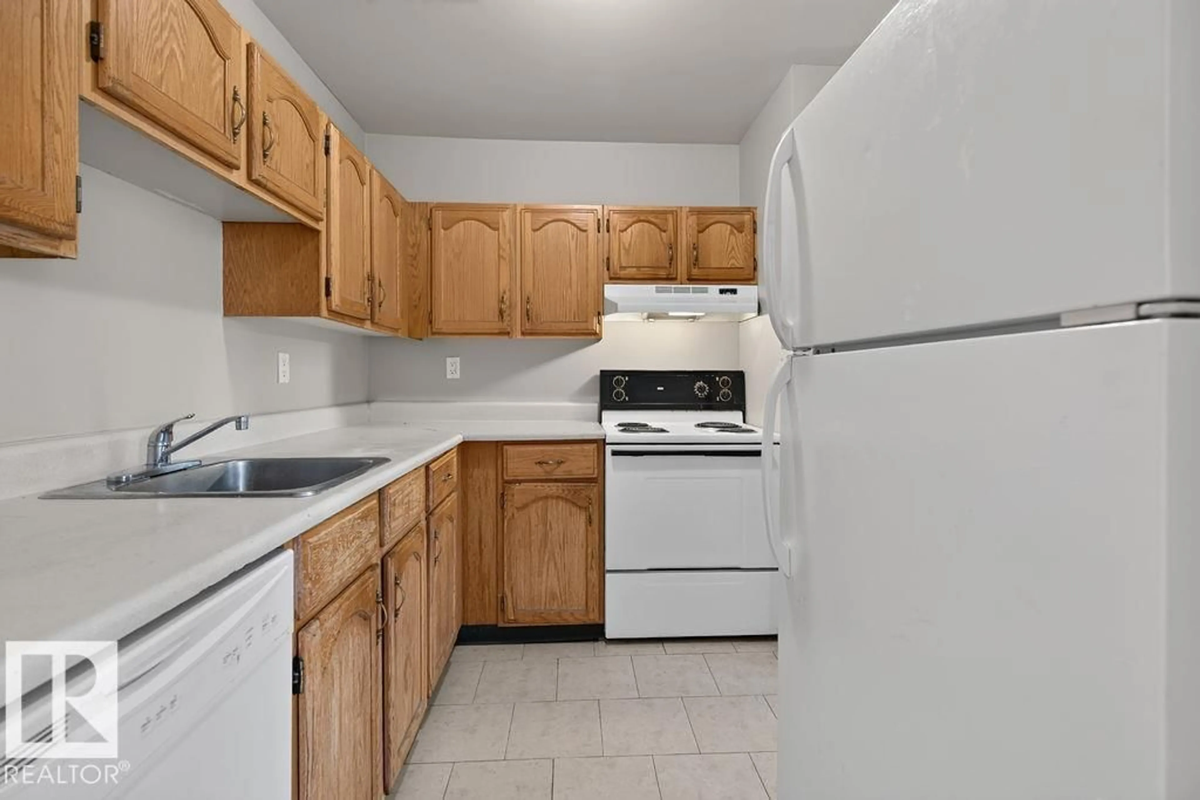 Standard kitchen, unknown for 603 - 10175 109 ST, Edmonton Alberta T5J3P2