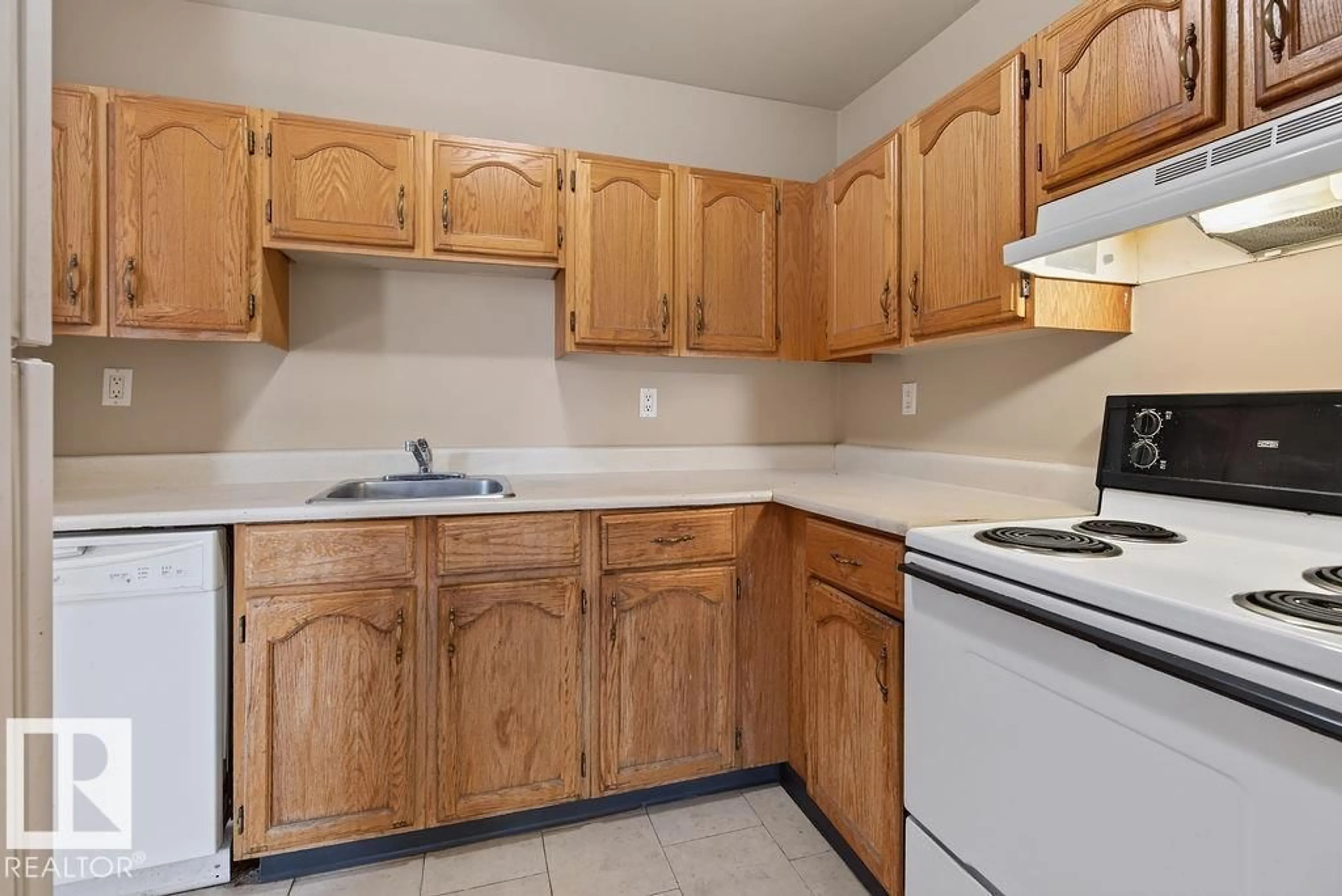 Standard kitchen, unknown for 603 - 10175 109 ST, Edmonton Alberta T5J3P2