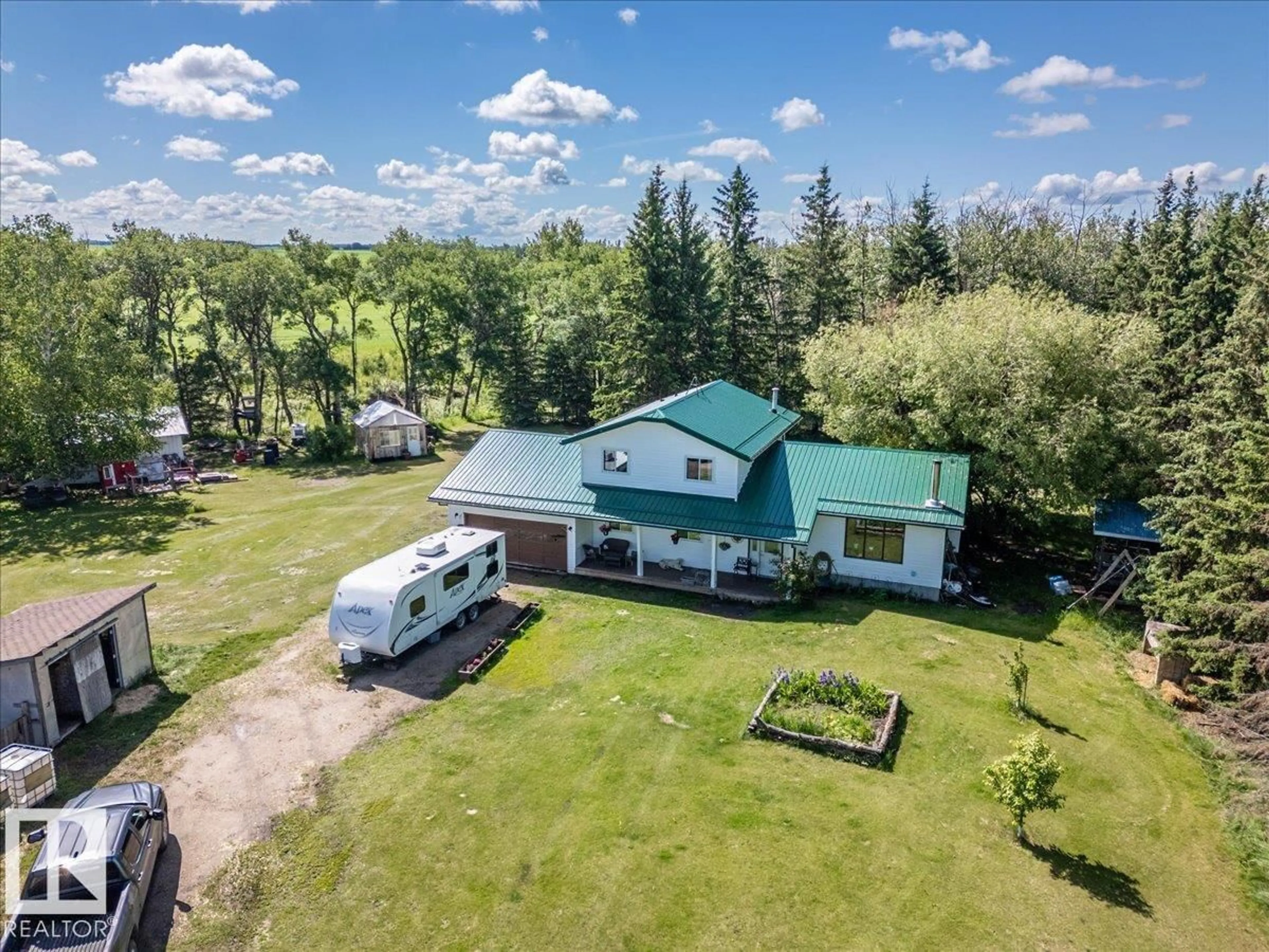 A pic from outside/outdoor area/front of a property/back of a property/a pic from drone, unknown for 50279 RGE RD 274, Rural Leduc County Alberta T0C0V0