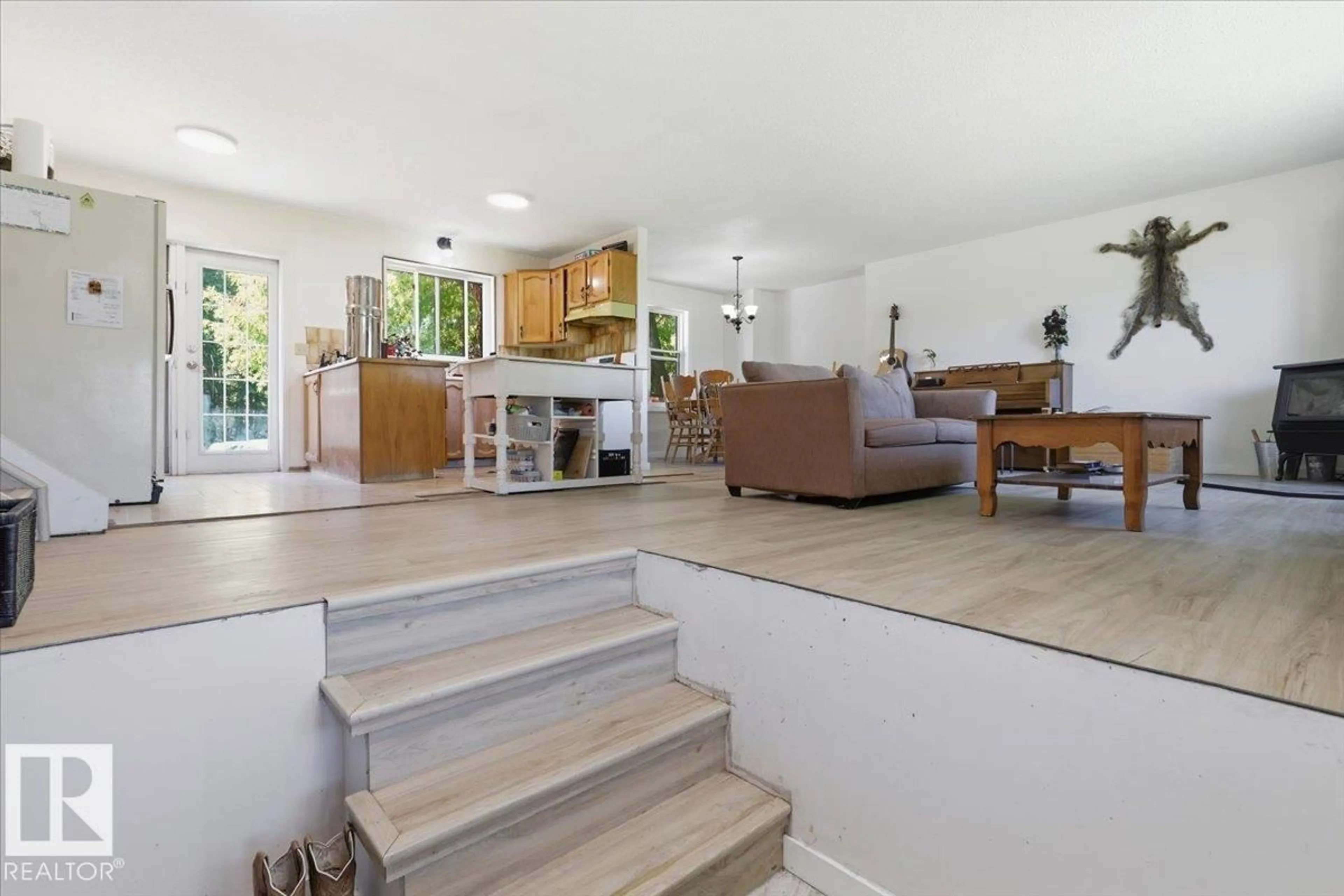 Open concept kitchen, unknown for 50279 RGE RD 274, Rural Leduc County Alberta T0C0V0