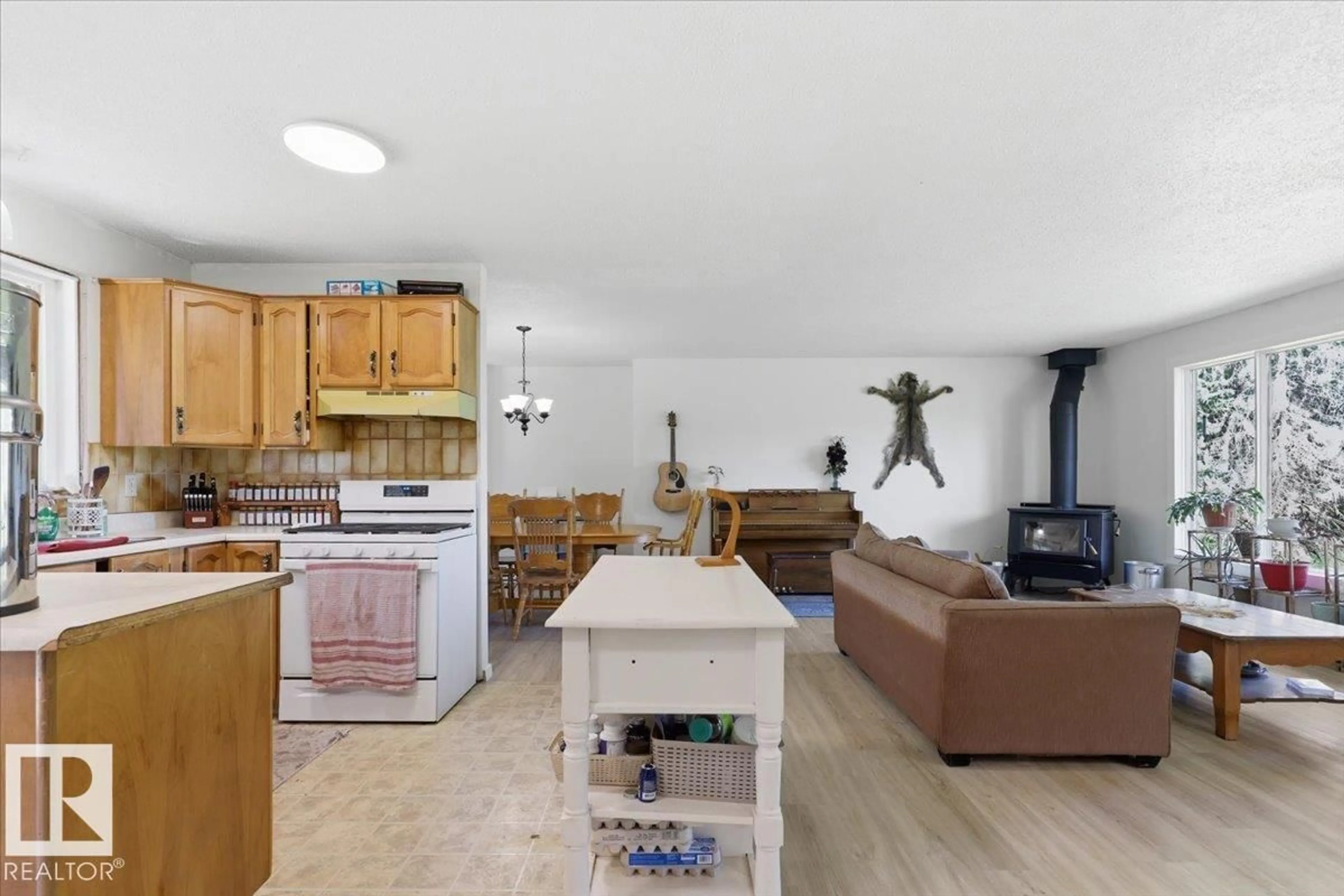 Open concept kitchen, unknown for 50279 RGE RD 274, Rural Leduc County Alberta T0C0V0