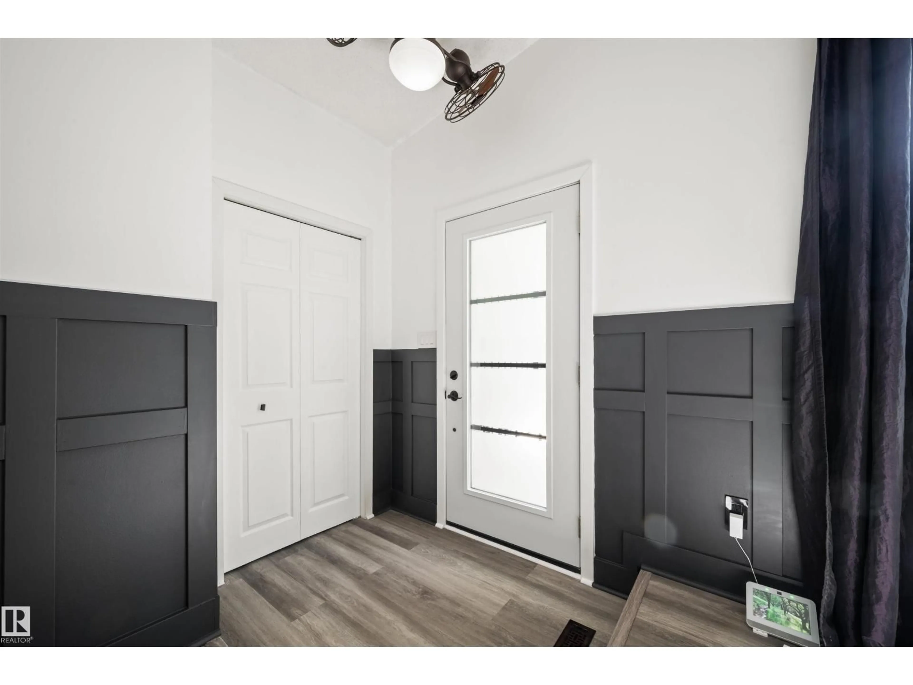 Indoor entryway for 28 GOODRIDGE DR, St. Albert Alberta T8N2A8