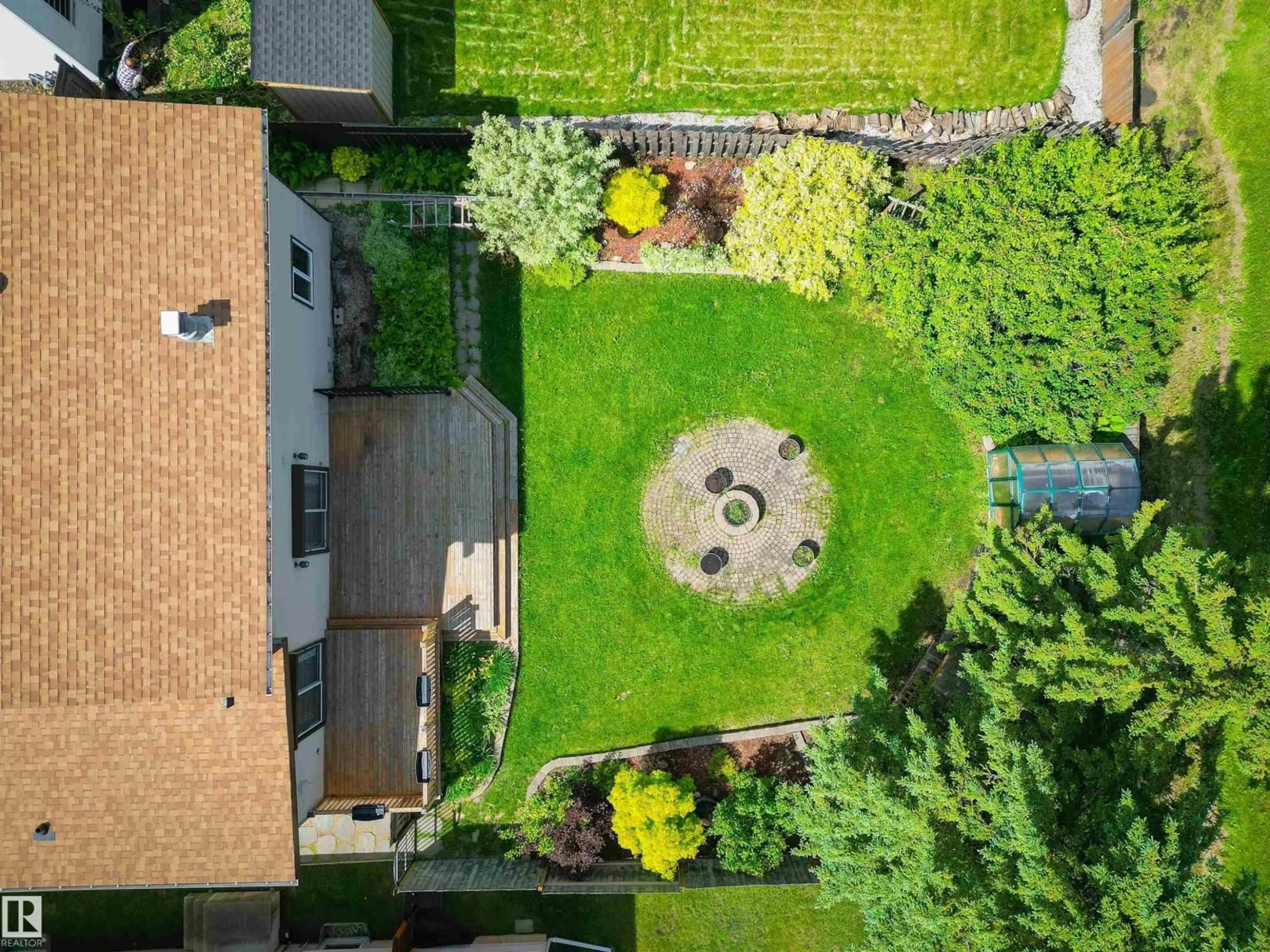 A pic from outside/outdoor area/front of a property/back of a property/a pic from drone, street for 3211 104 ST, Edmonton Alberta T6J3N5