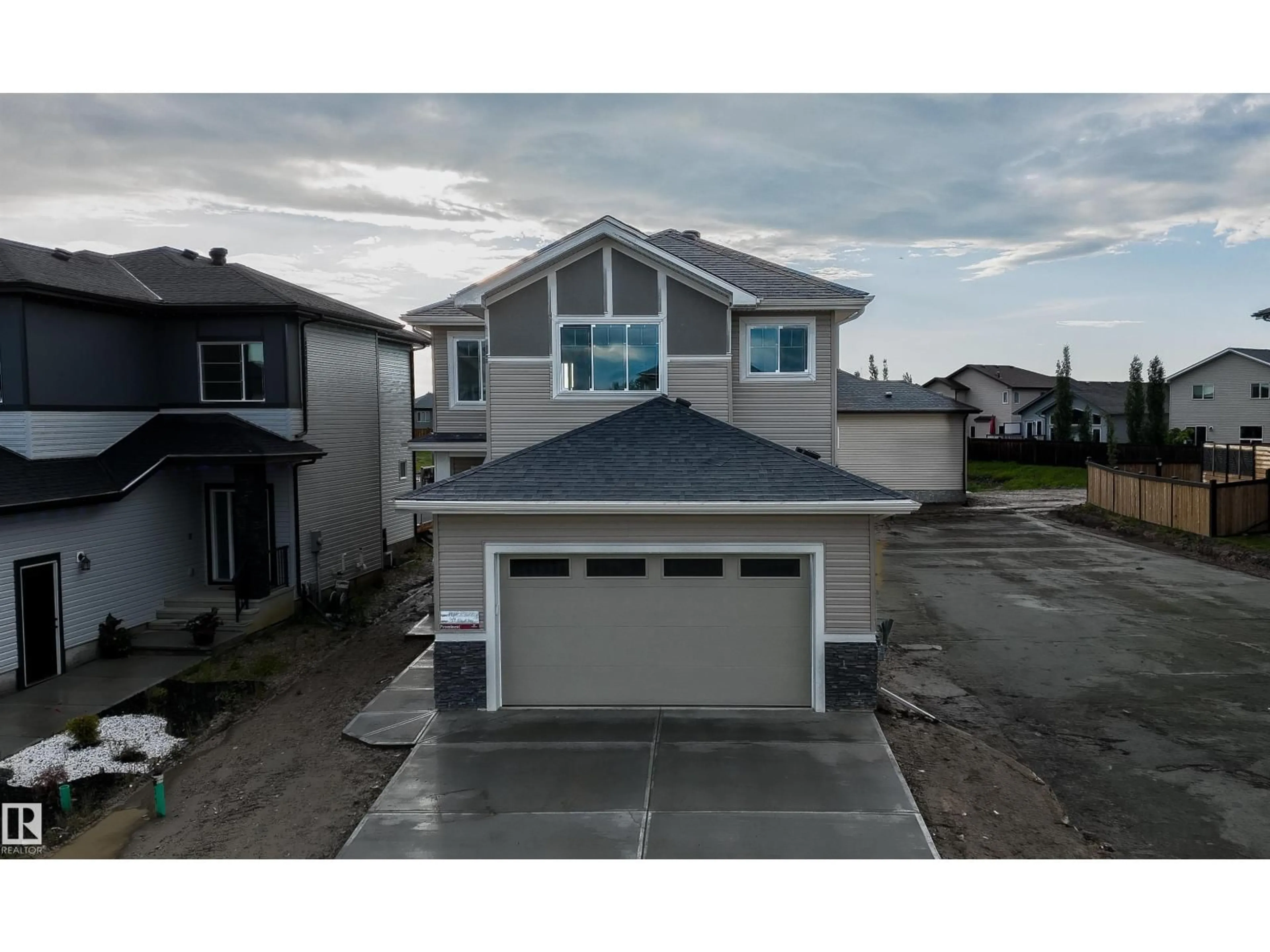 Home with vinyl exterior material, street for 44 DALQUIST BAY, Leduc Alberta T9E1N7