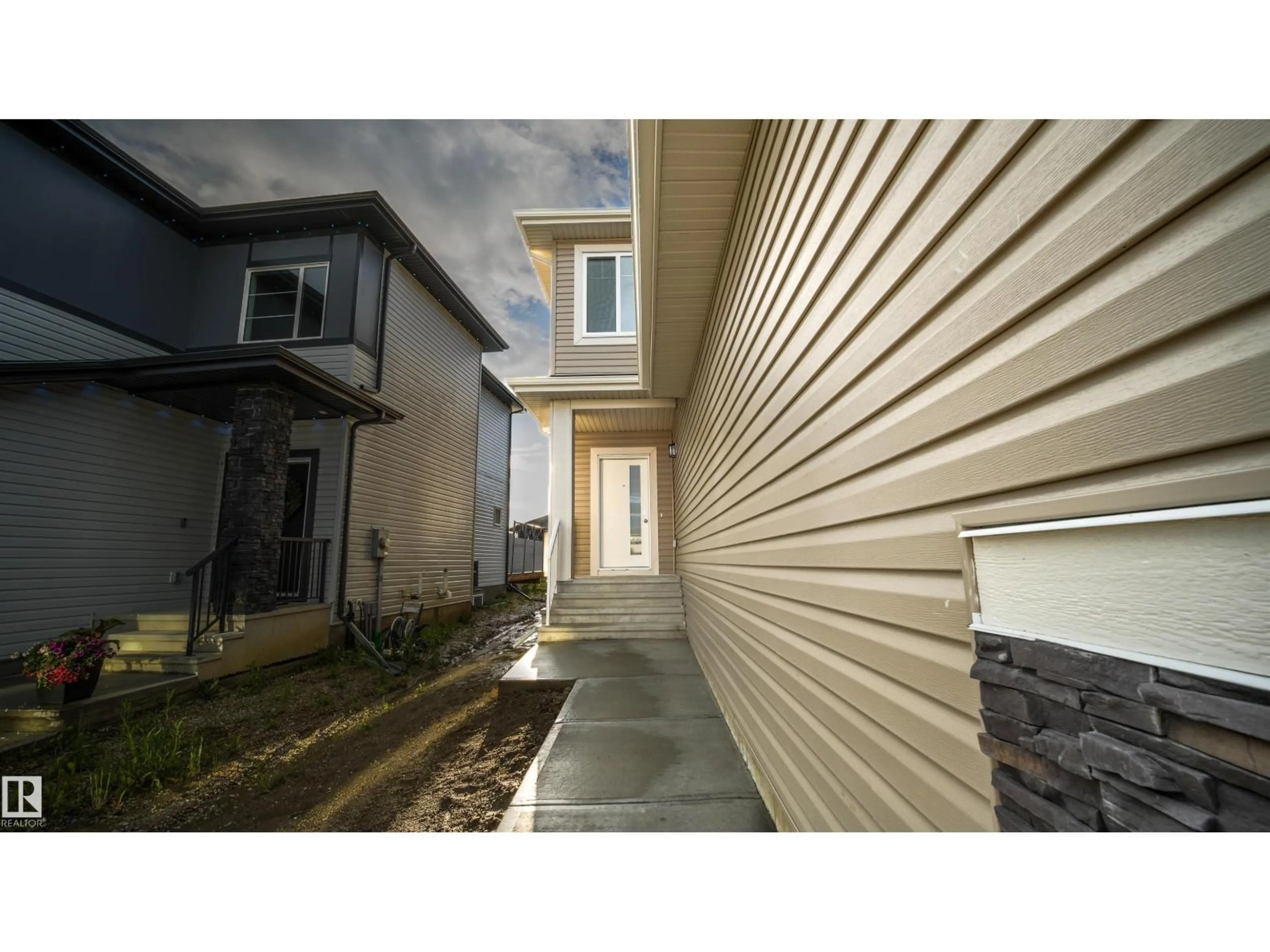 Unknown for 44 DALQUIST BAY, Leduc Alberta T9E1N7