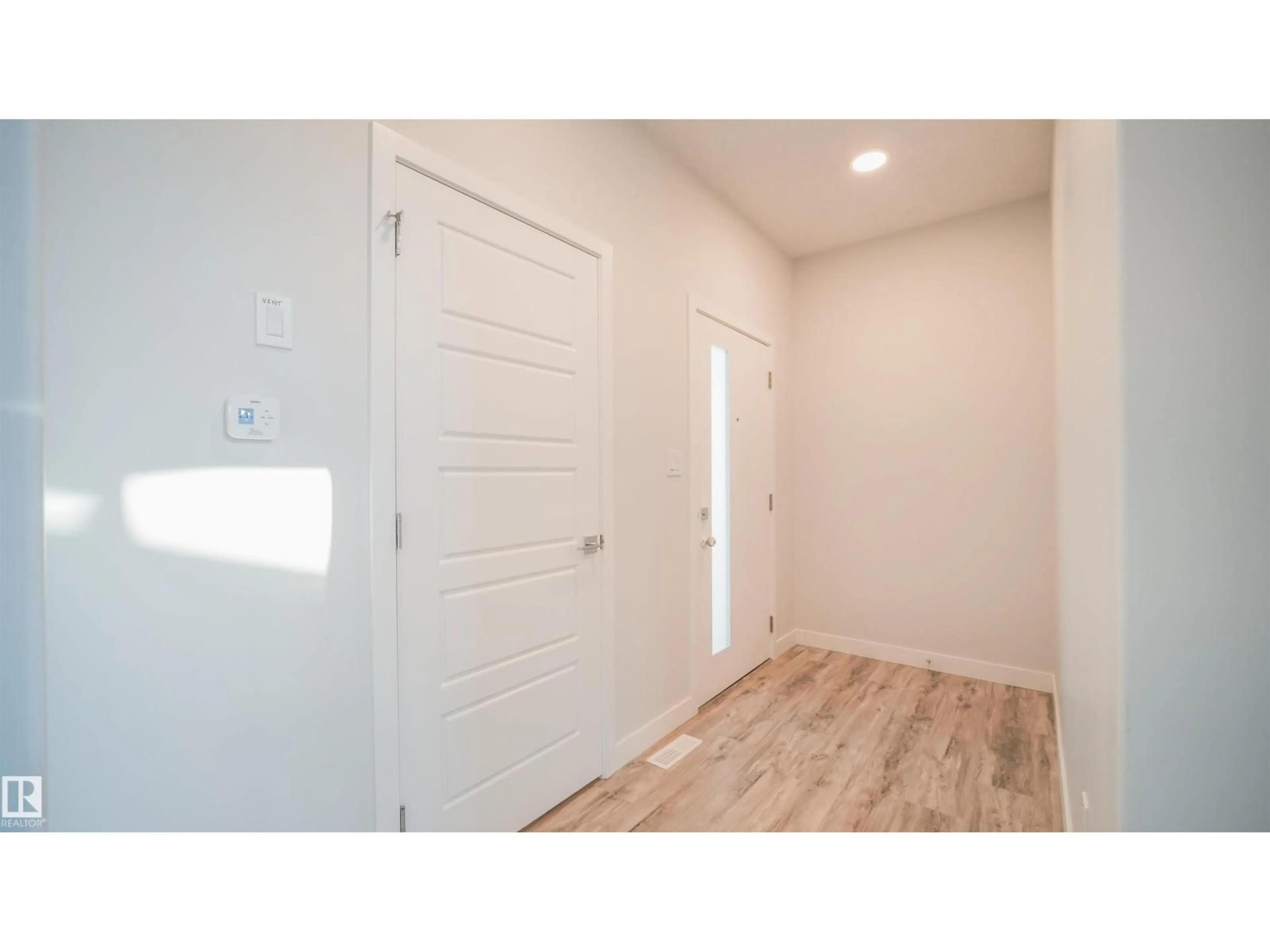 Indoor entryway for 44 DALQUIST BAY, Leduc Alberta T9E1N7