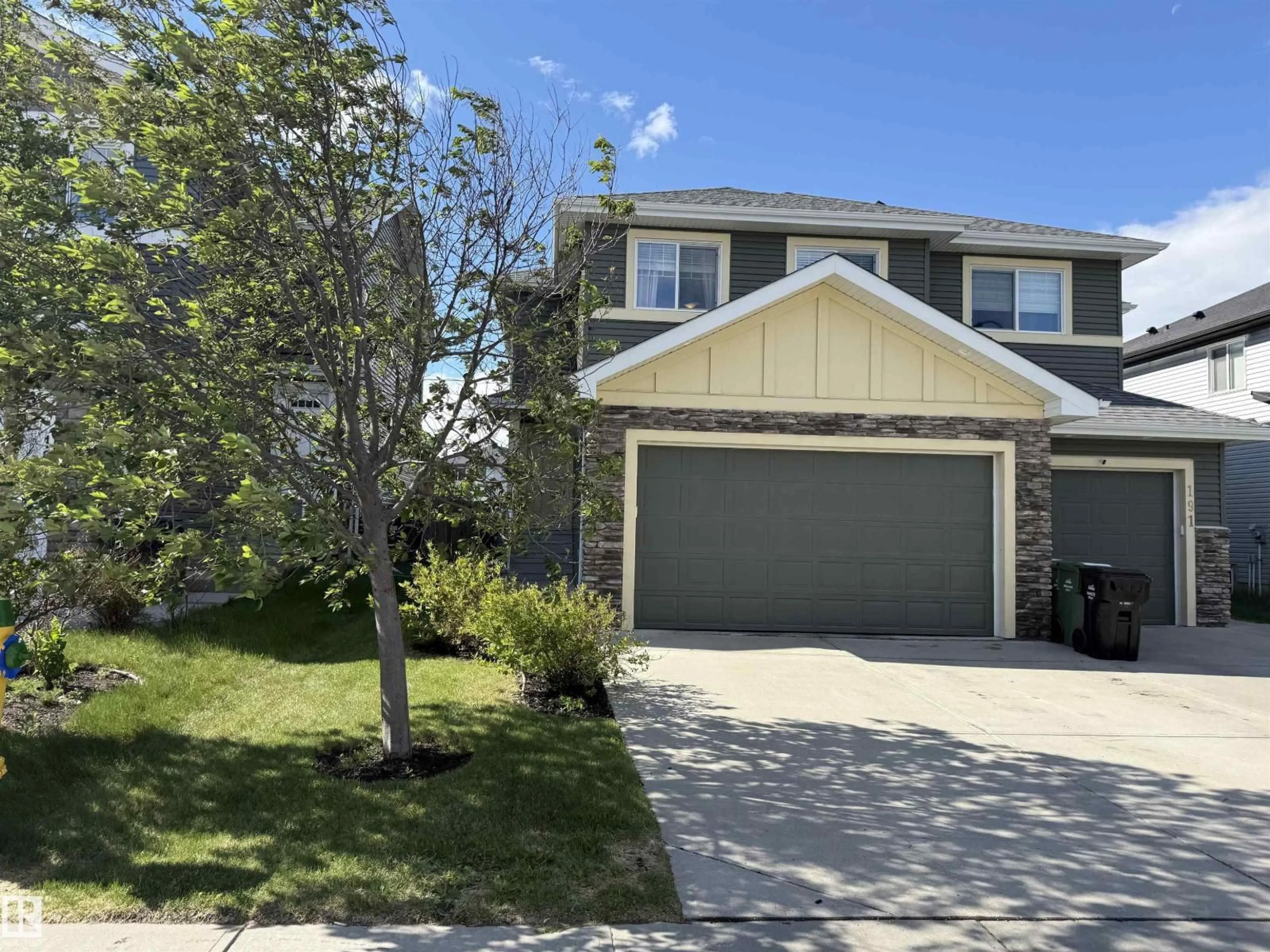 A pic from outside/outdoor area/front of a property/back of a property/a pic from drone, street for 189 REED PL, Leduc Alberta T9E0S6