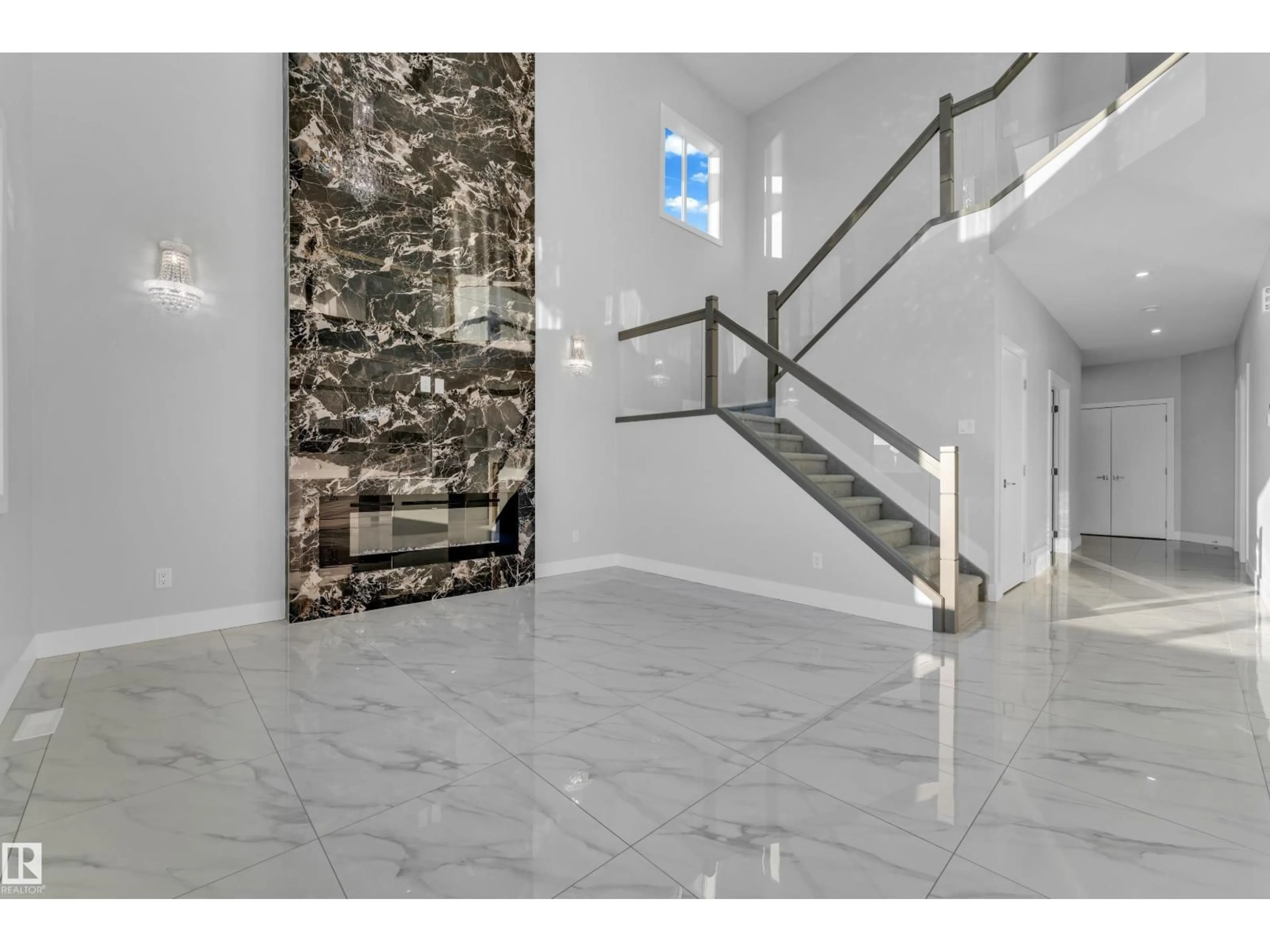 Indoor foyer for 13148 187 AVE, Edmonton Alberta T6V1B1
