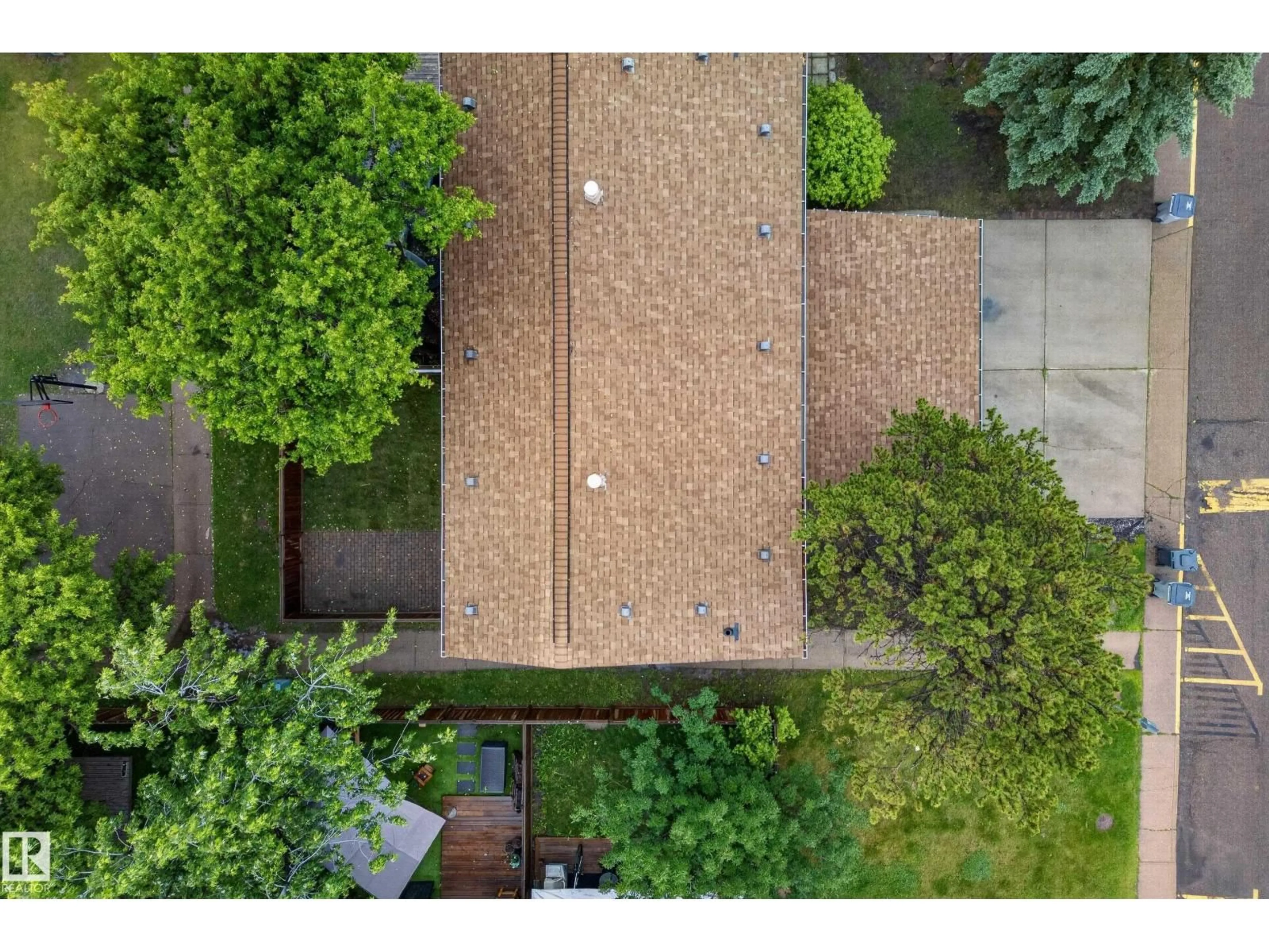 A pic from outside/outdoor area/front of a property/back of a property/a pic from drone, city buildings view from balcony for 220 GRANDIN VILLAGE, St. Albert Alberta T8N2J3