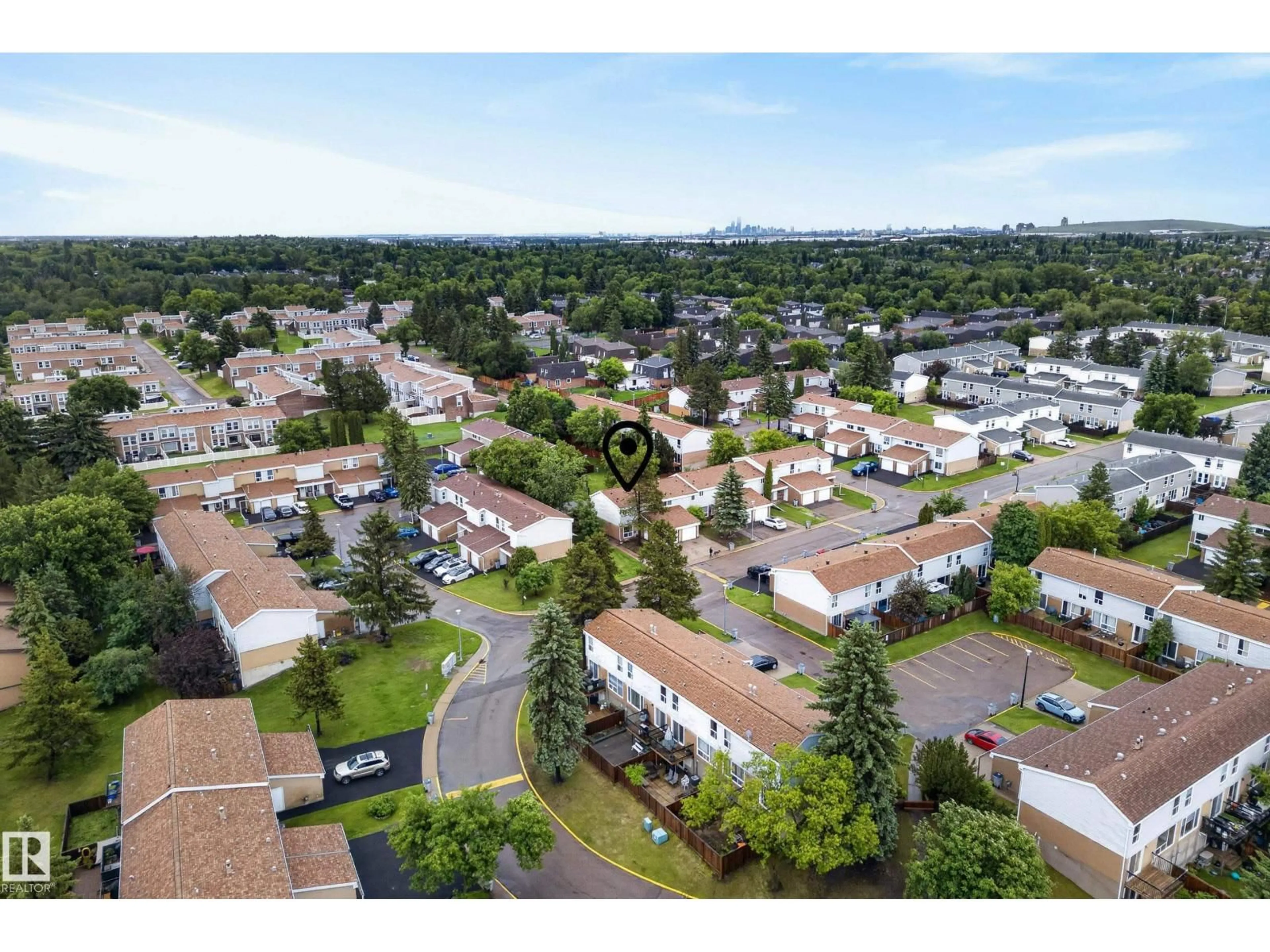 A pic from outside/outdoor area/front of a property/back of a property/a pic from drone, street for 220 GRANDIN VILLAGE, St. Albert Alberta T8N2J3