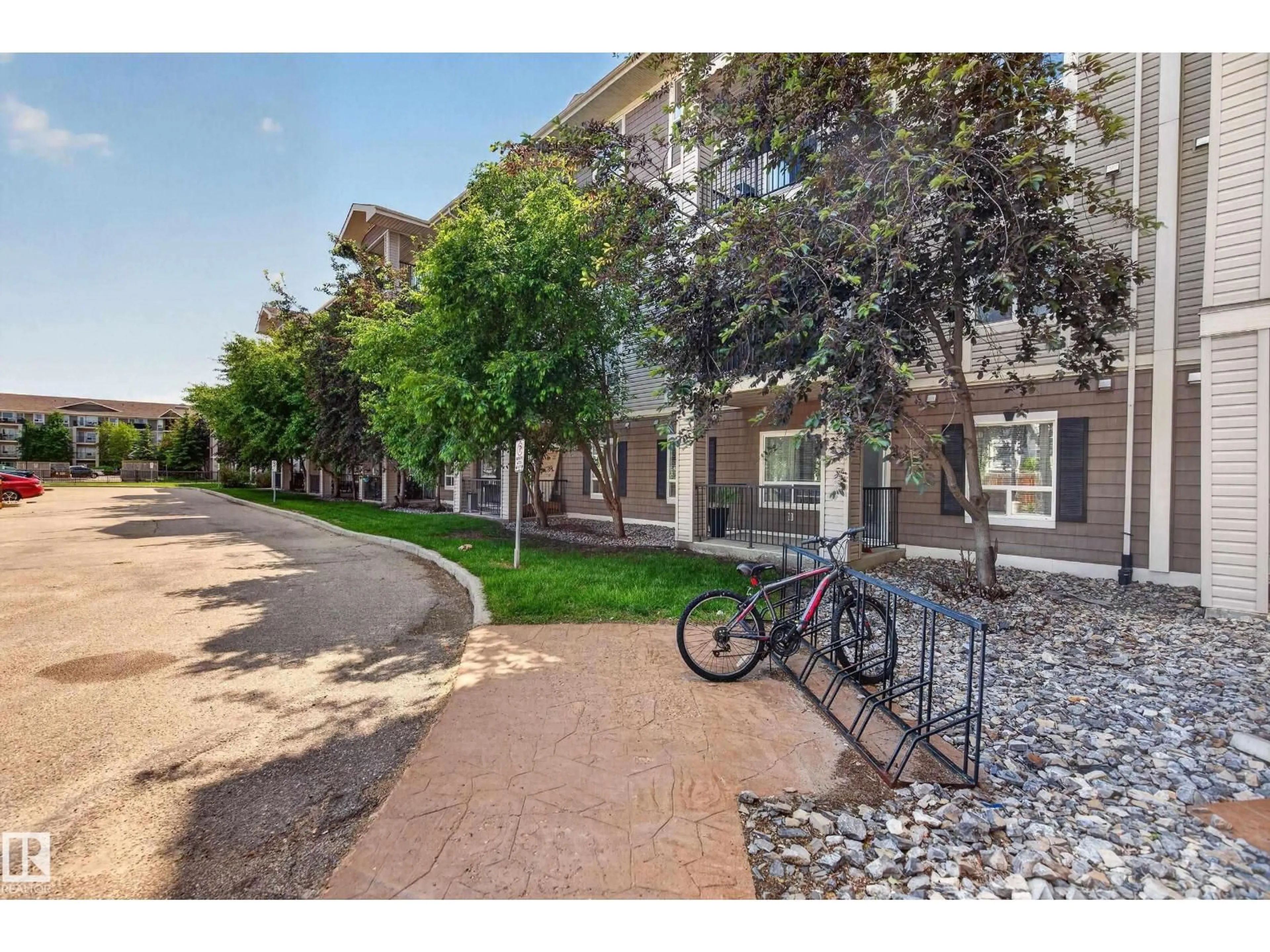 Patio, street for 7327 - 7121 SOUTH TERWILLEGAR DR, Edmonton Alberta T6R0L8