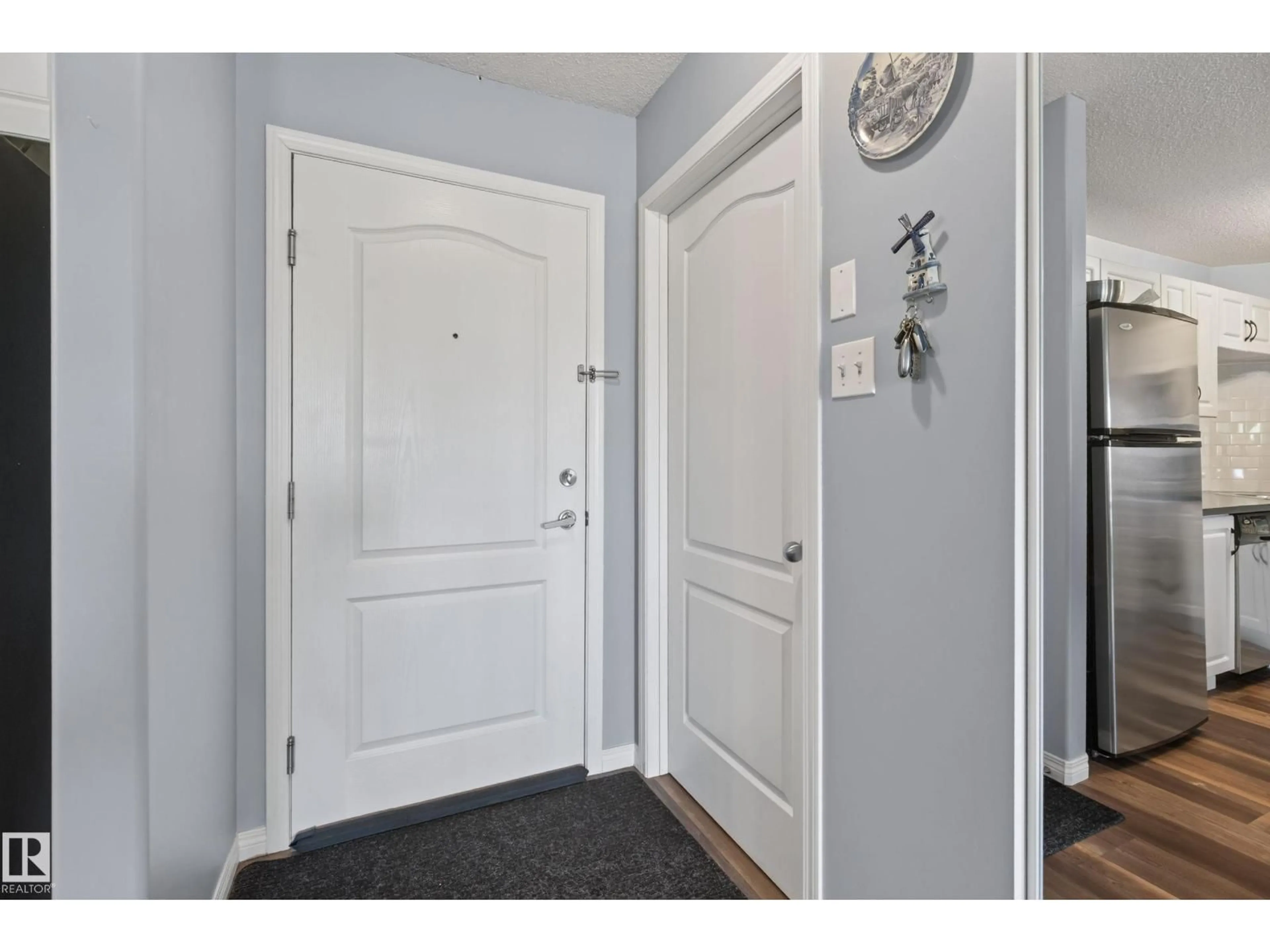 Indoor entryway for 7327 - 7121 SOUTH TERWILLEGAR DR, Edmonton Alberta T6R0L8