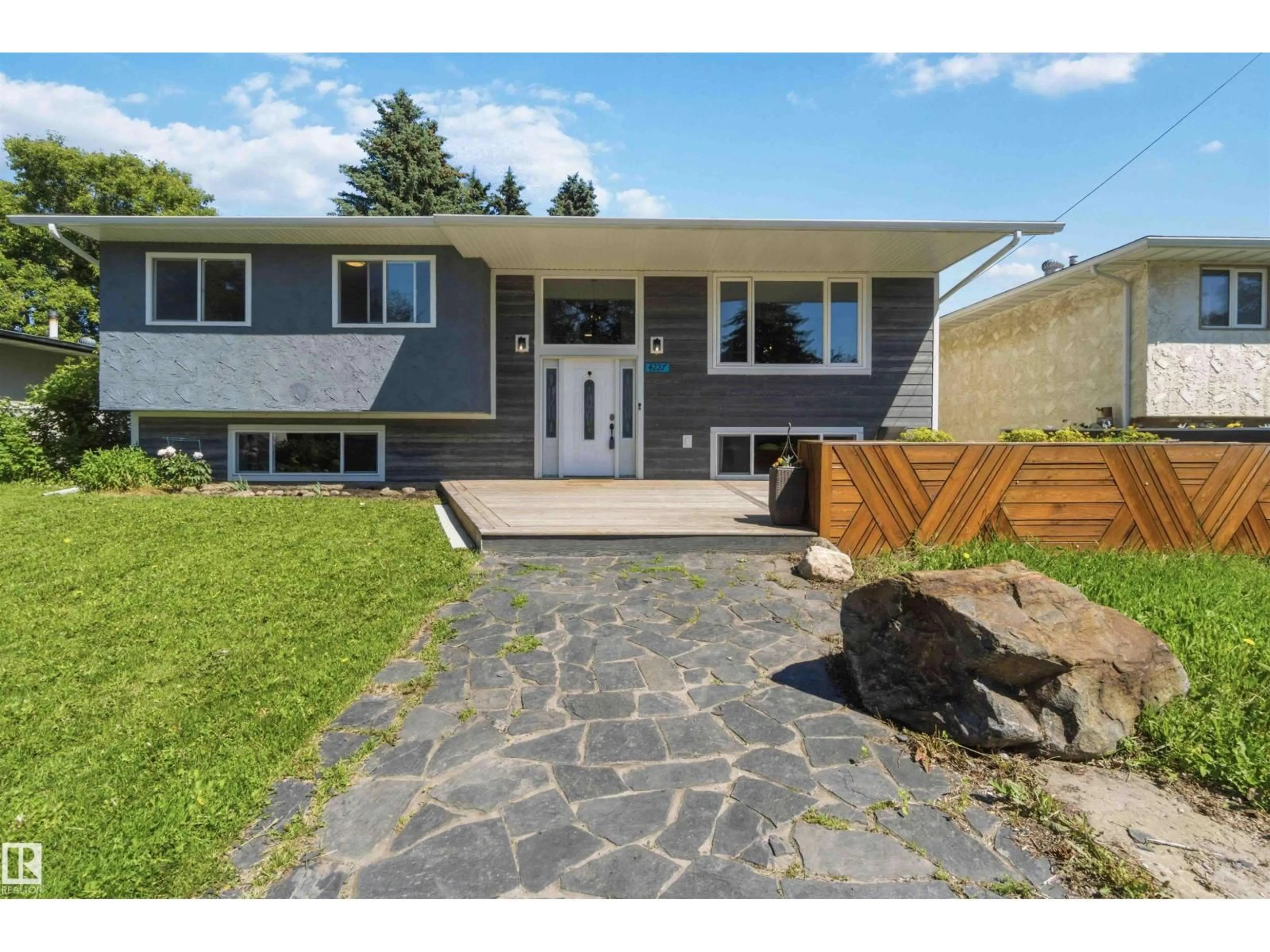 Home with vinyl exterior material, street for 4227 40 AV, Stony Plain Alberta T7Z1J7