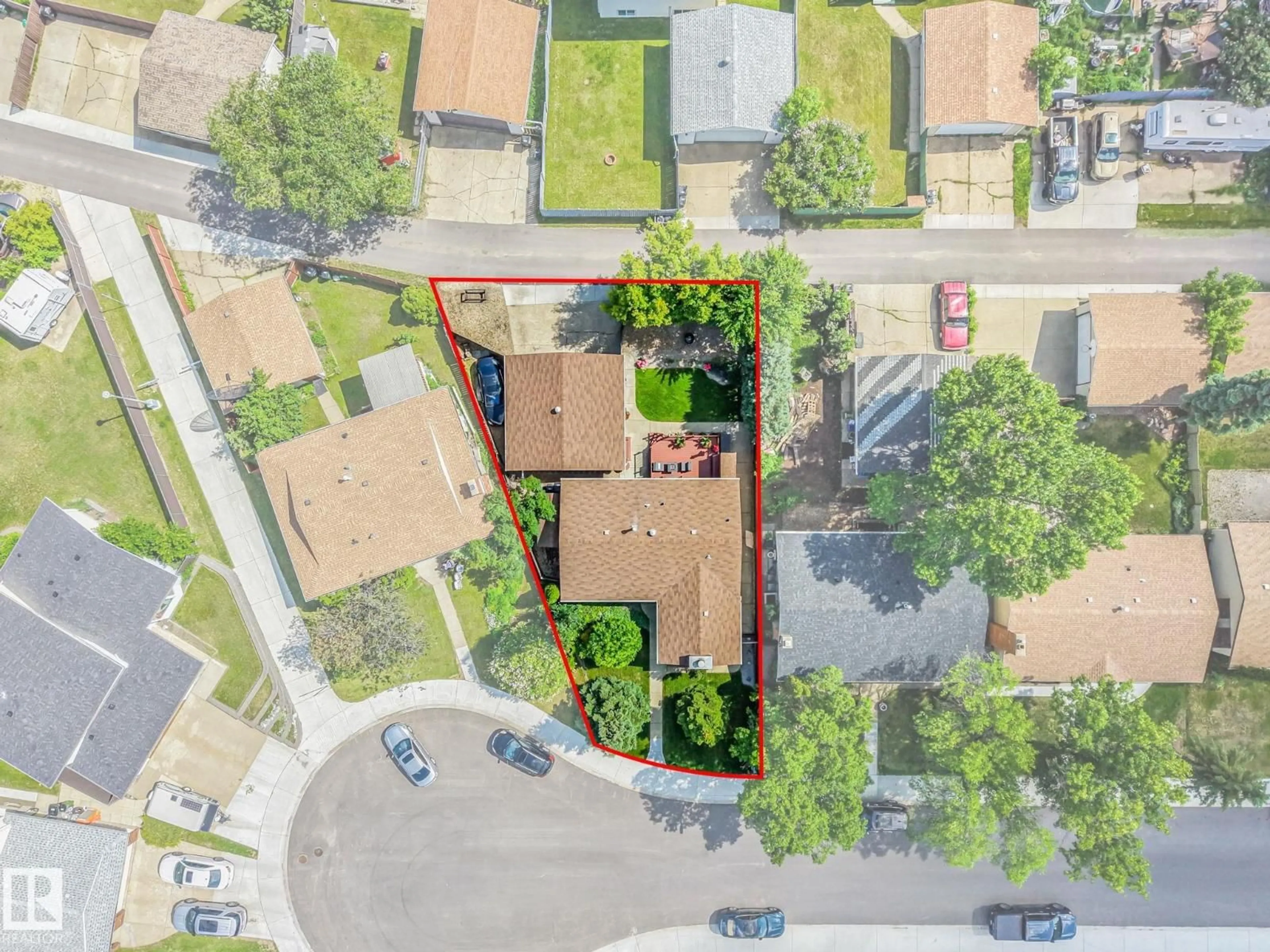 A pic from outside/outdoor area/front of a property/back of a property/a pic from drone, street for 17237 104 ST, Edmonton Alberta T5X3X1
