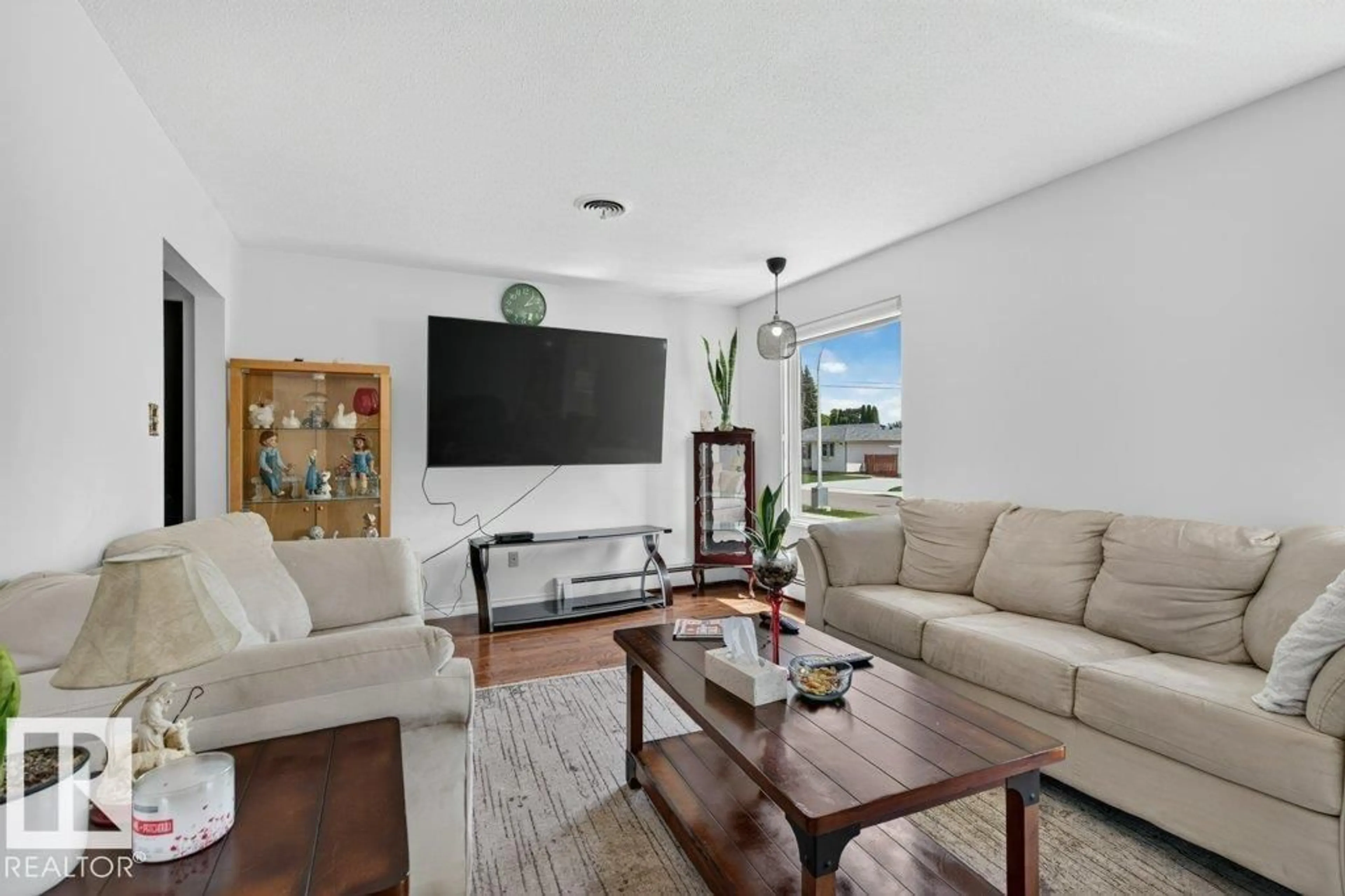 Living room with furniture, unknown for 6916 92A AV, Edmonton Alberta T6B0T8