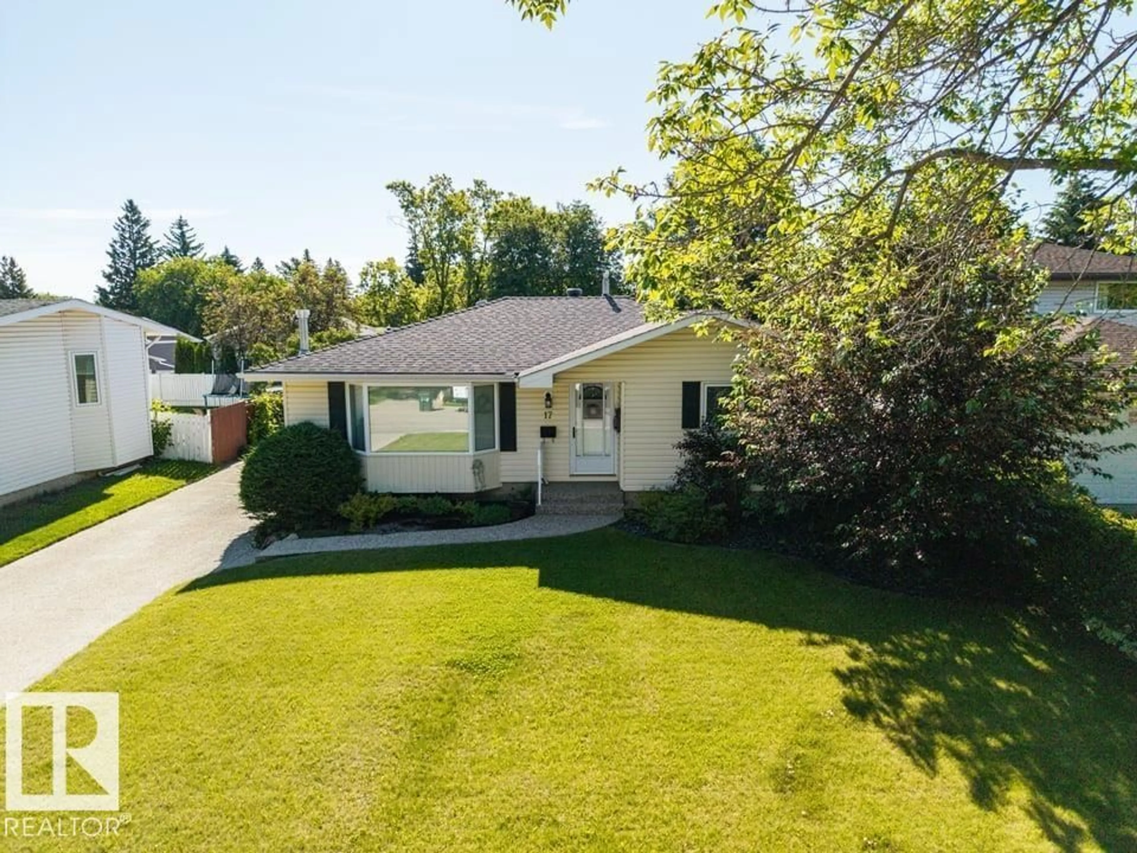 A pic from outside/outdoor area/front of a property/back of a property/a pic from drone, street for 17 MILLERS RD, Sherwood Park Alberta T8A0T2