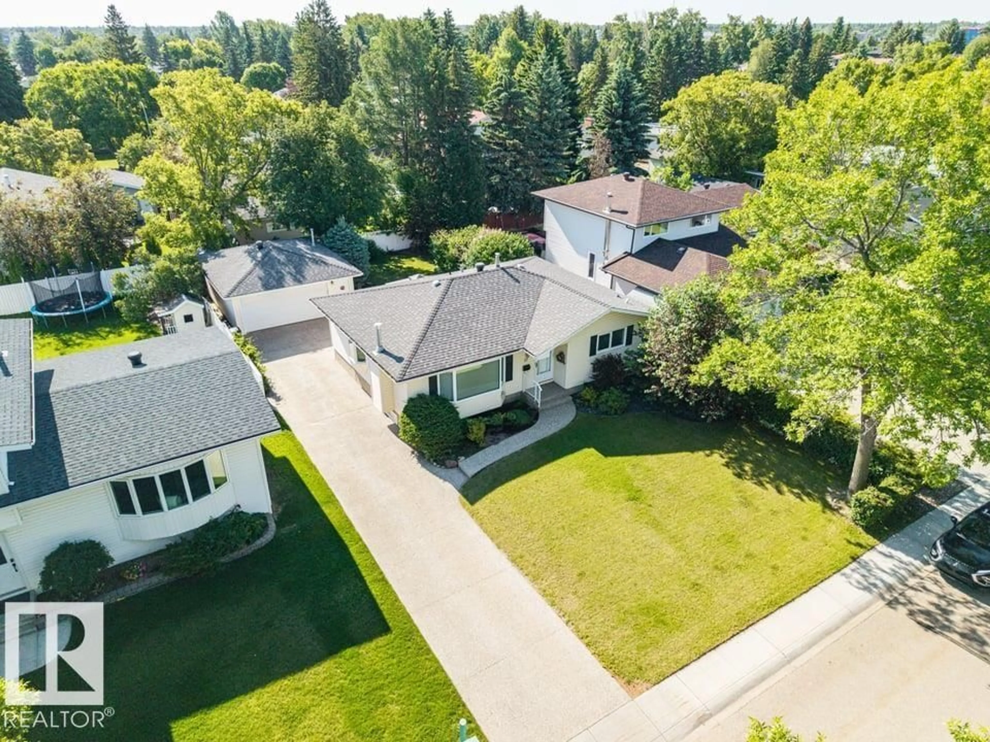 A pic from outside/outdoor area/front of a property/back of a property/a pic from drone, street for 17 MILLERS RD, Sherwood Park Alberta T8A0T2