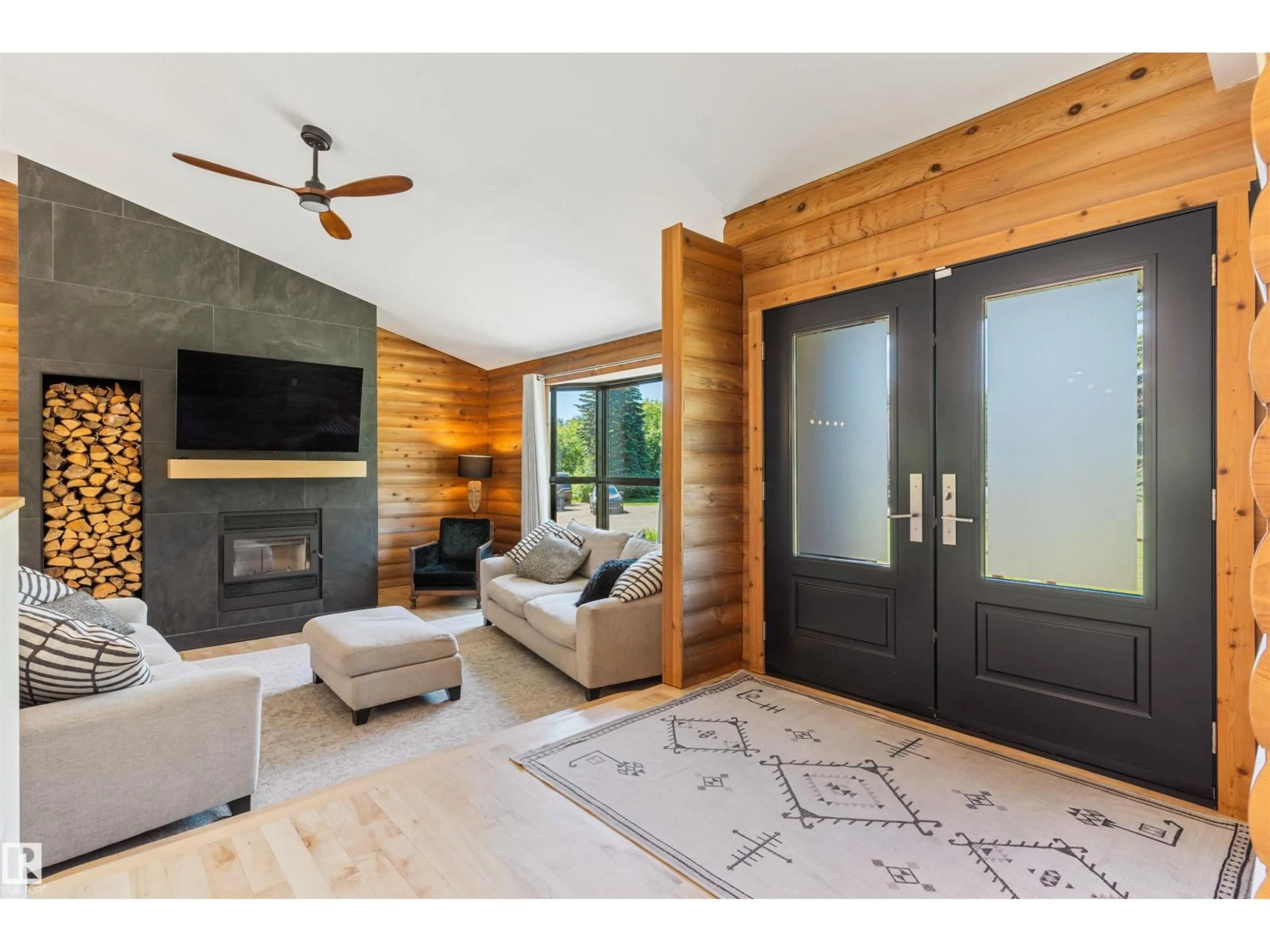 Indoor entryway for 27019 - 107 TWP ROAD 514, Rural Parkland County Alberta T7Y1G6