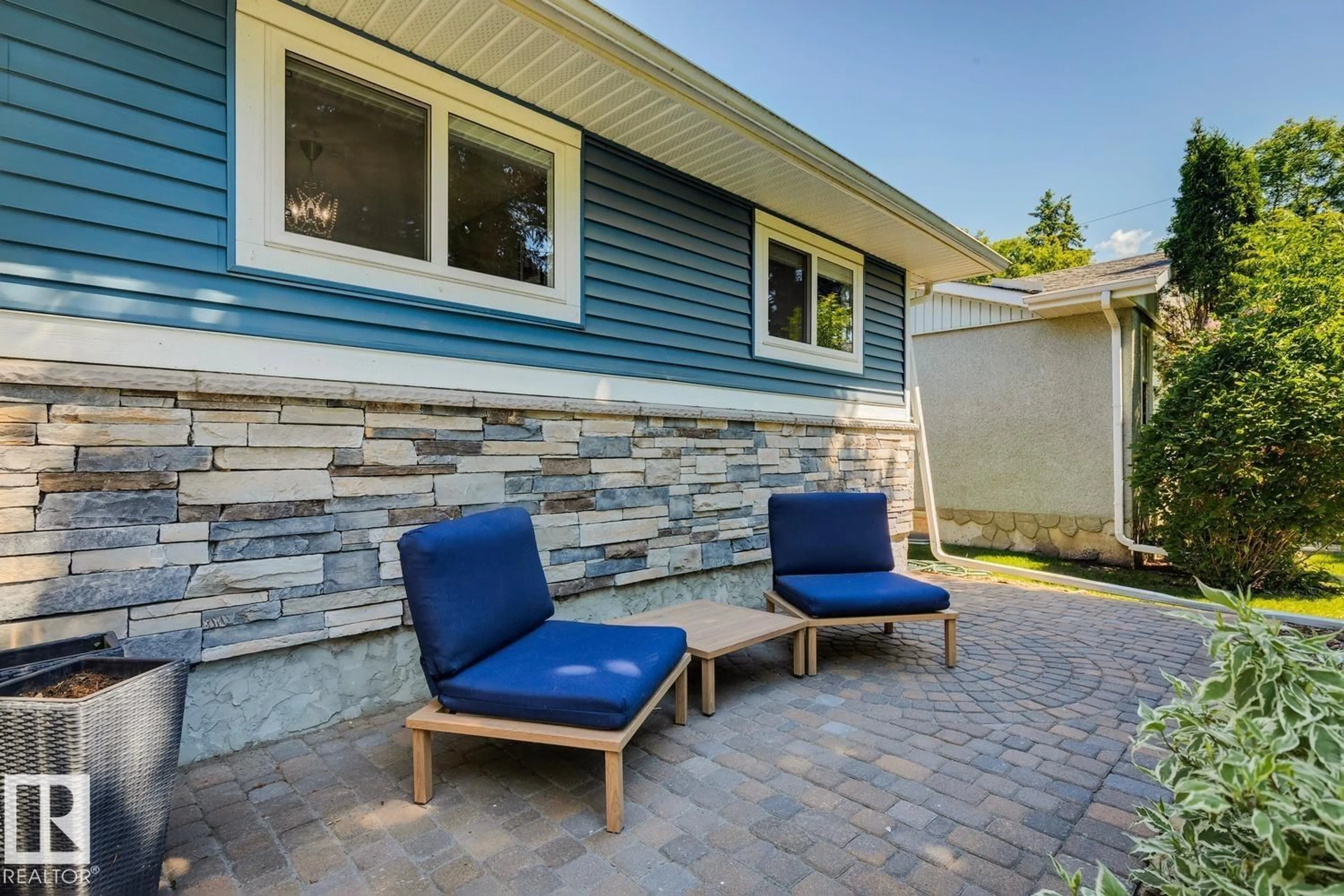 Patio, street for 14620 89 AV, Edmonton Alberta T5R4P5