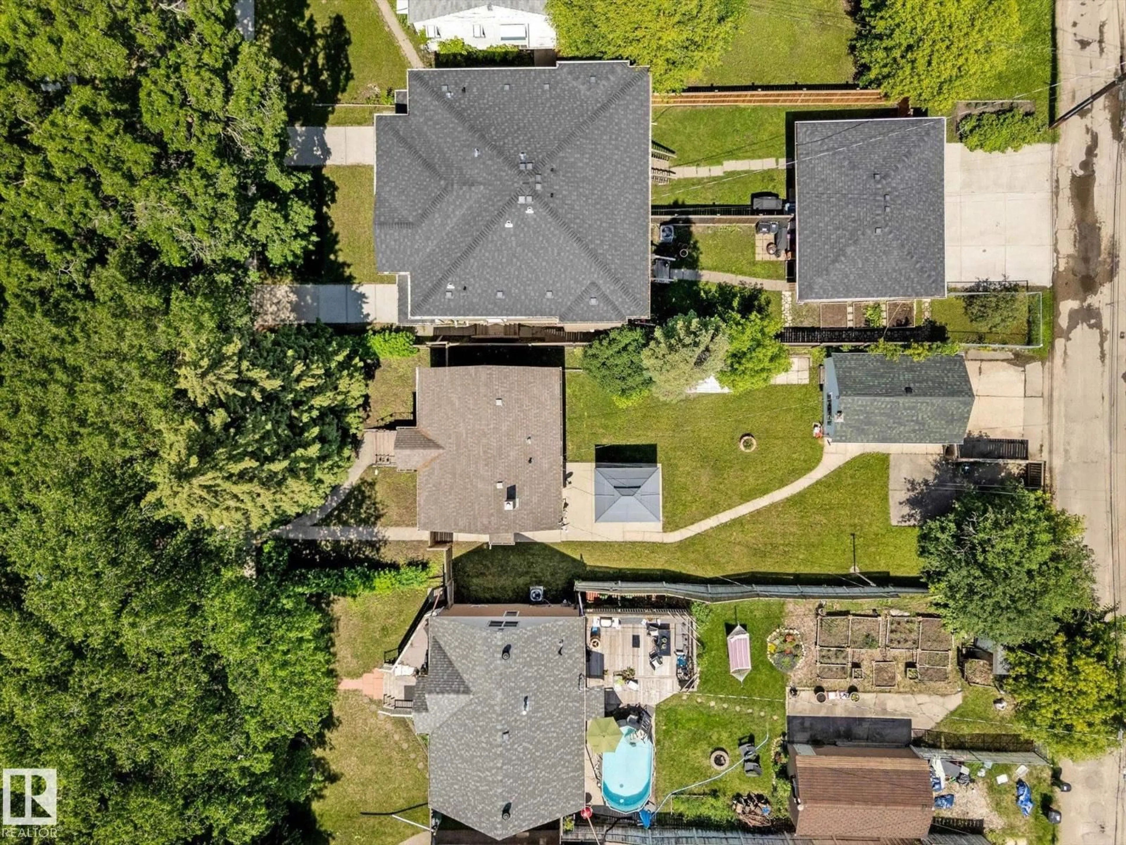 A pic from outside/outdoor area/front of a property/back of a property/a pic from drone, street for 11727 129 ST, Edmonton Alberta T5M0Y8