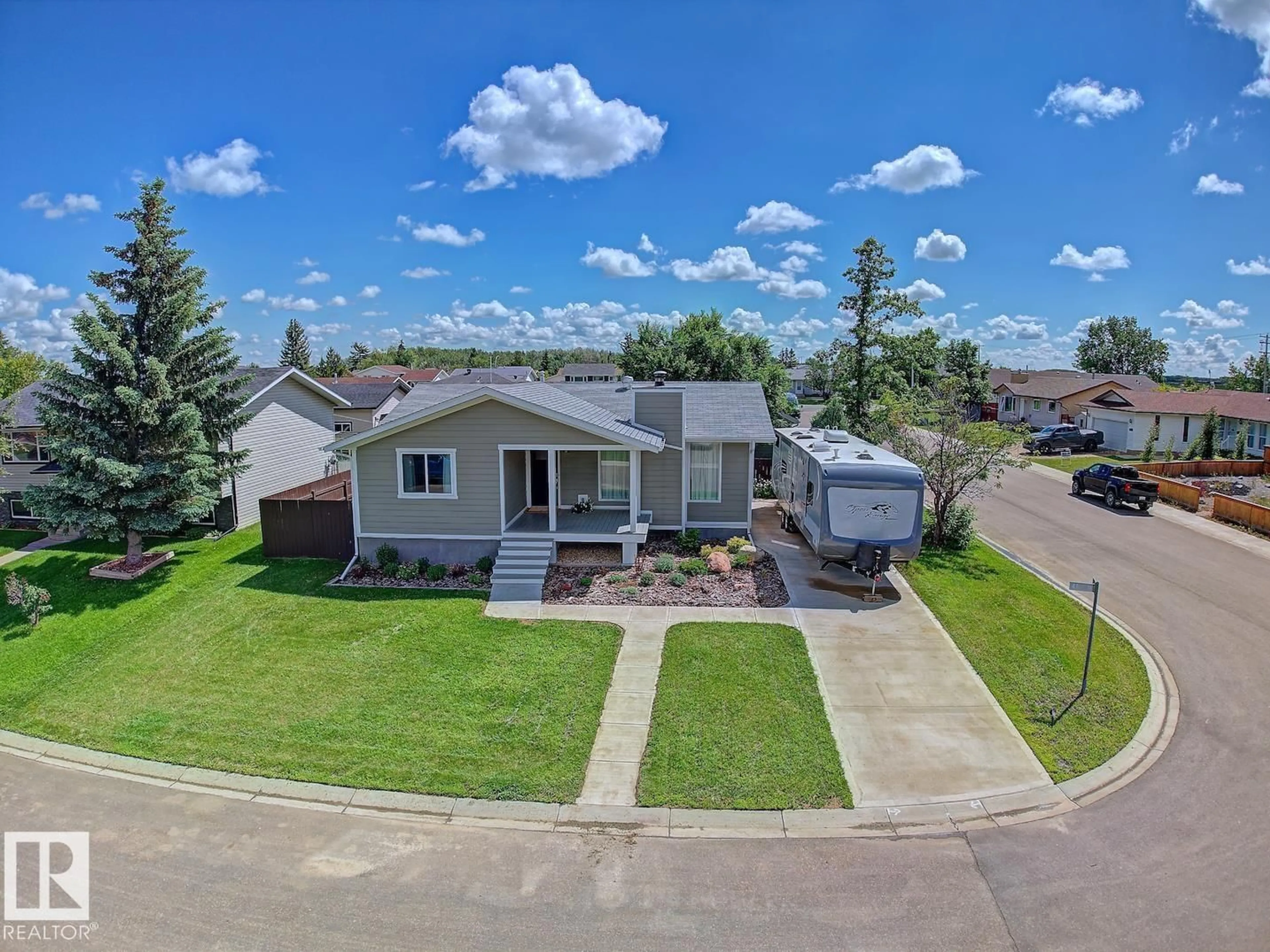 A pic from outside/outdoor area/front of a property/back of a property/a pic from drone, street for 5007 47 ST, Lamont Alberta T0B2R0
