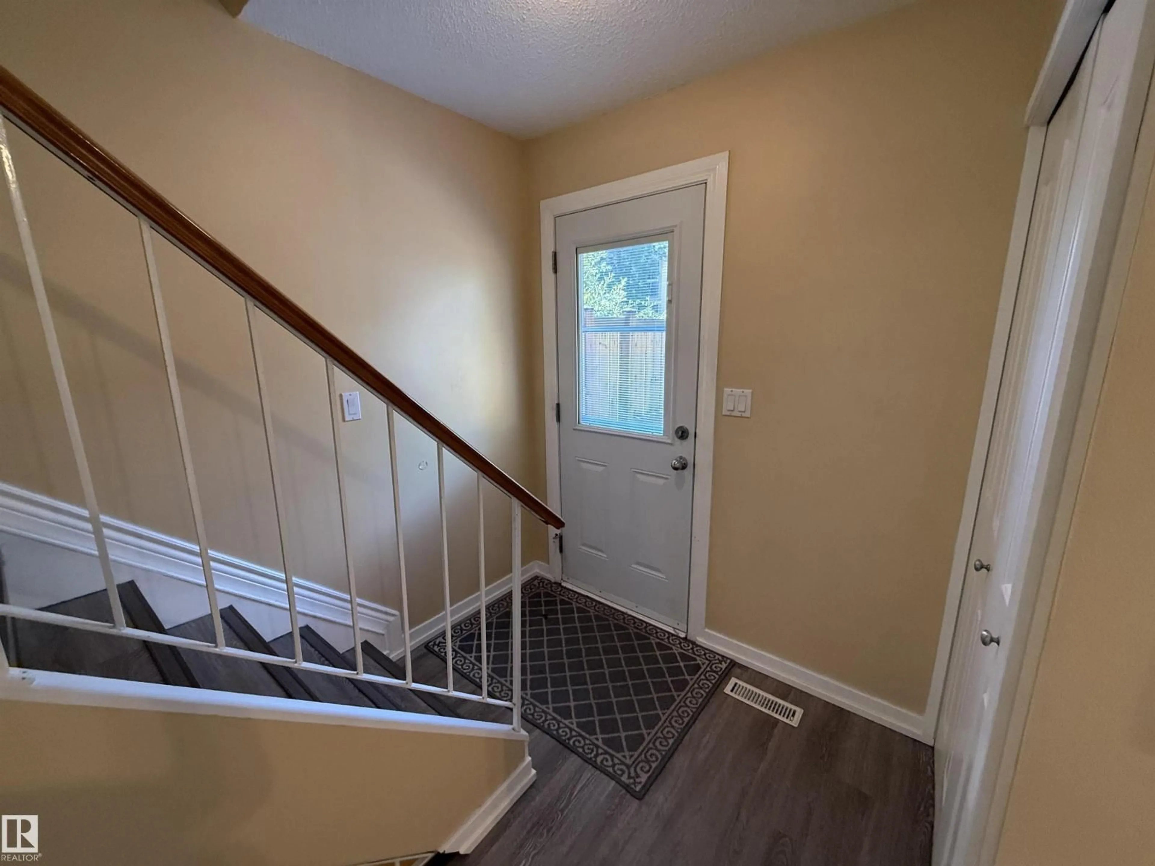 Indoor entryway for 4359 46 ST, Stony Plain Alberta T7Z1J9