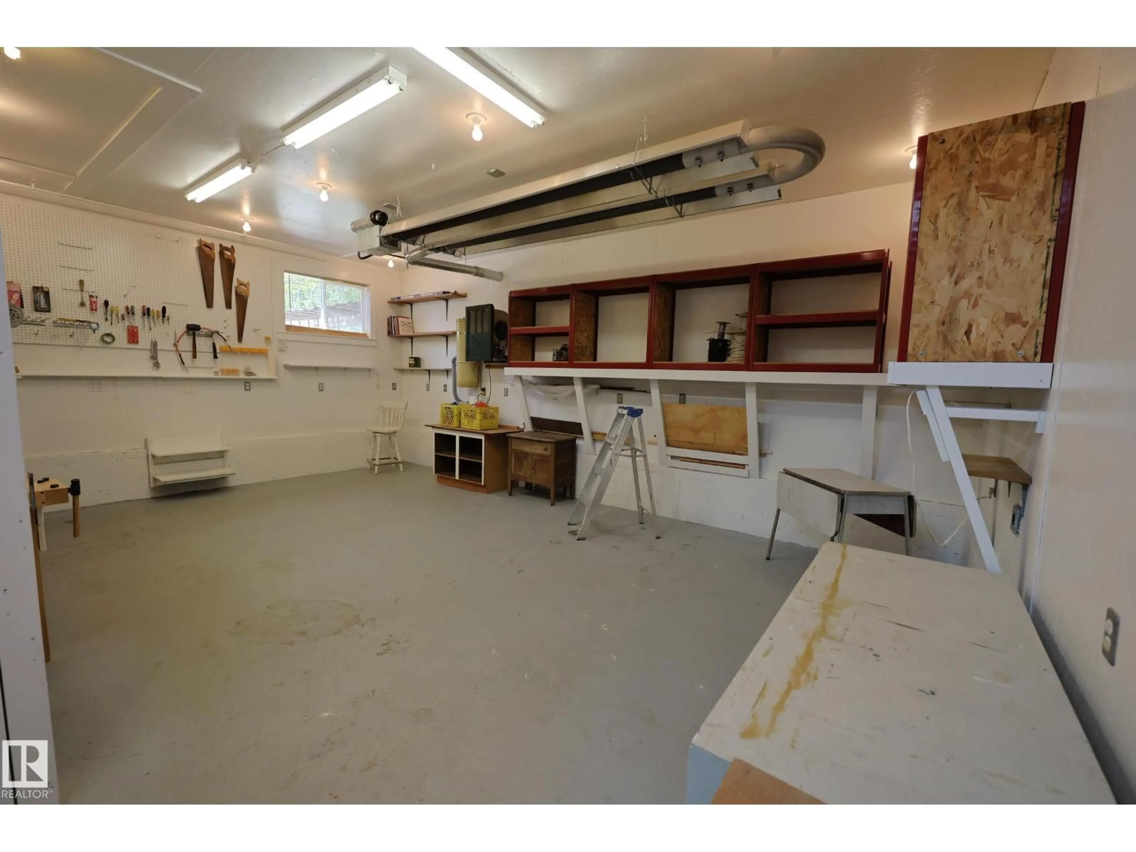 Indoor garage for #47 - 24213 TWP ROAD 554, Rural Sturgeon County Alberta T0A2N0