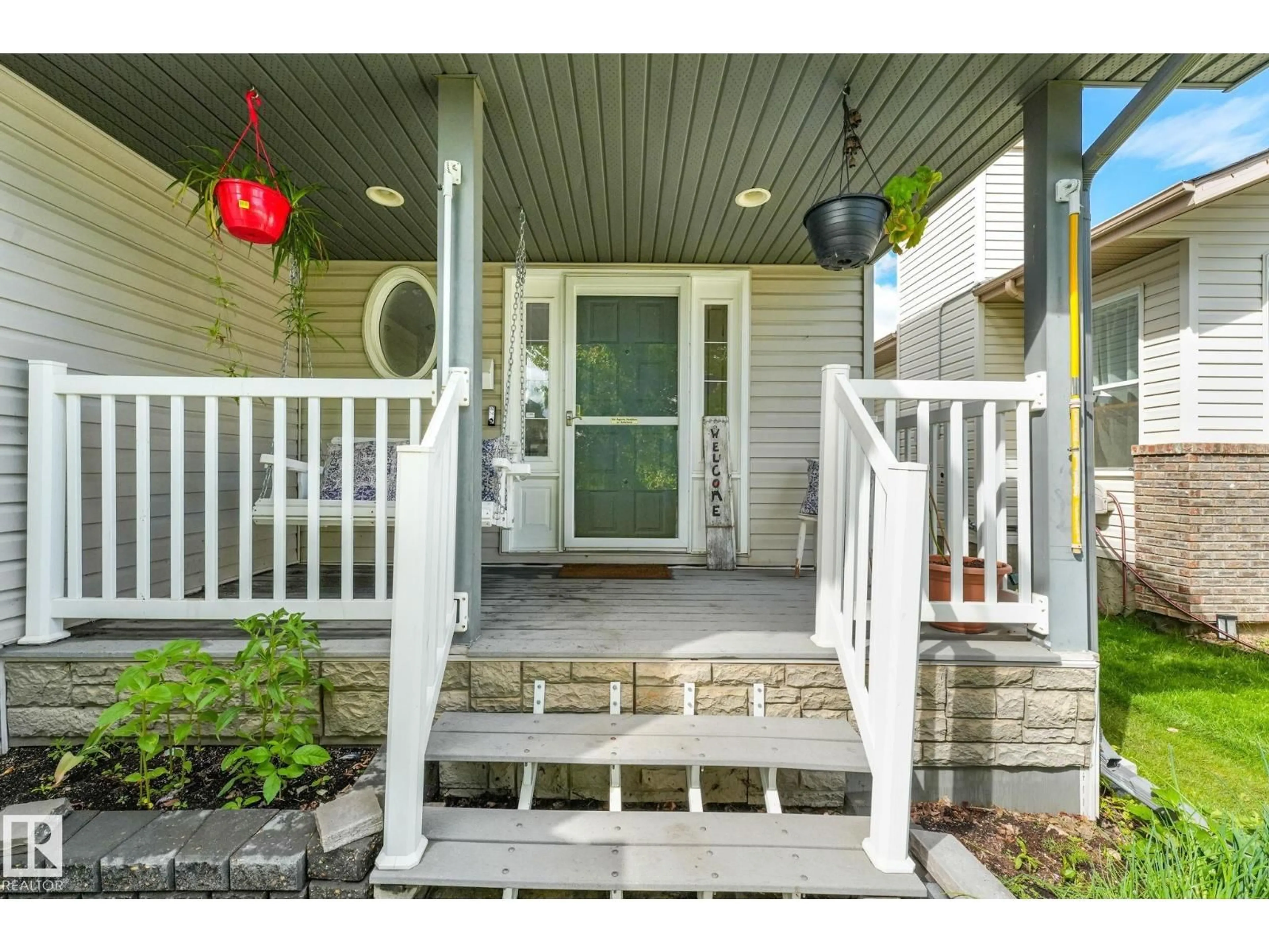 Indoor entryway for 98 BRIDGEPORT WD, Leduc Alberta T9E8B2