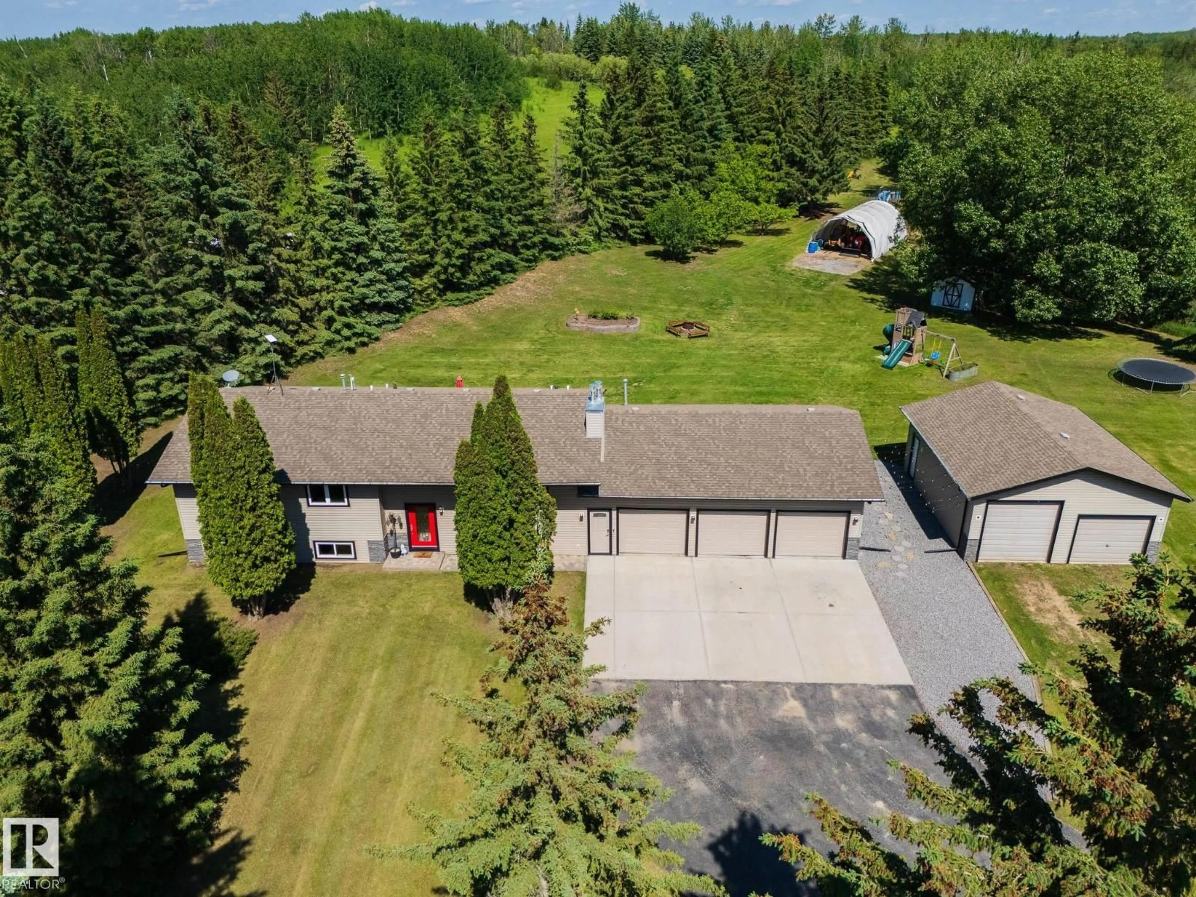 A pic from outside/outdoor area/front of a property/back of a property/a pic from drone, unknown for 40 PARKLAND DR, Rural Parkland County Alberta T7Y2S1