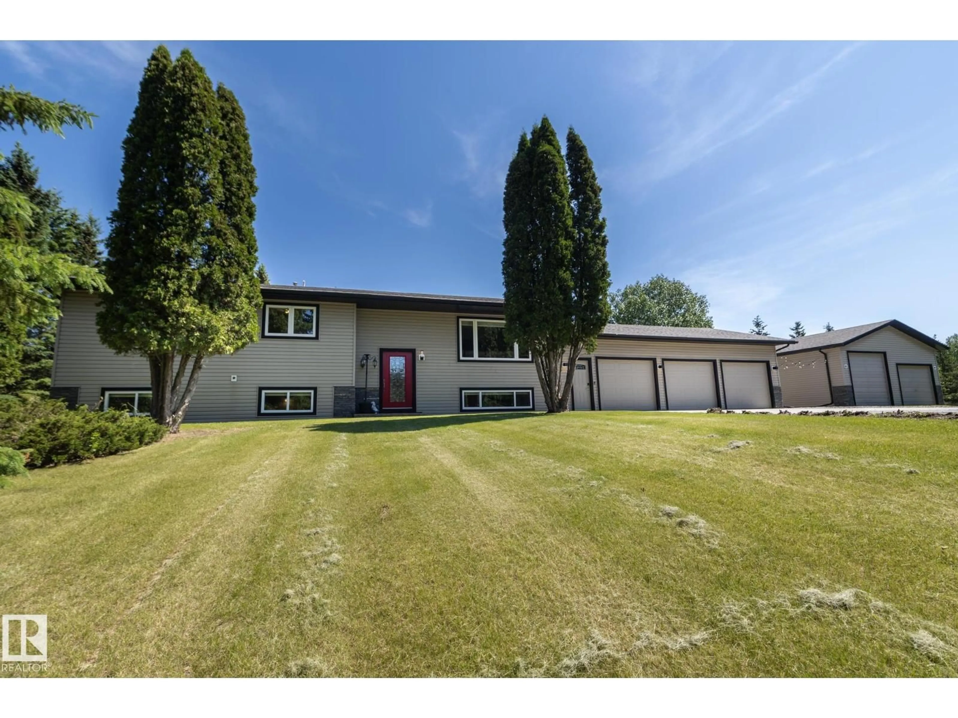 A pic from outside/outdoor area/front of a property/back of a property/a pic from drone, unknown for 40 PARKLAND DR, Rural Parkland County Alberta T7Y2S1
