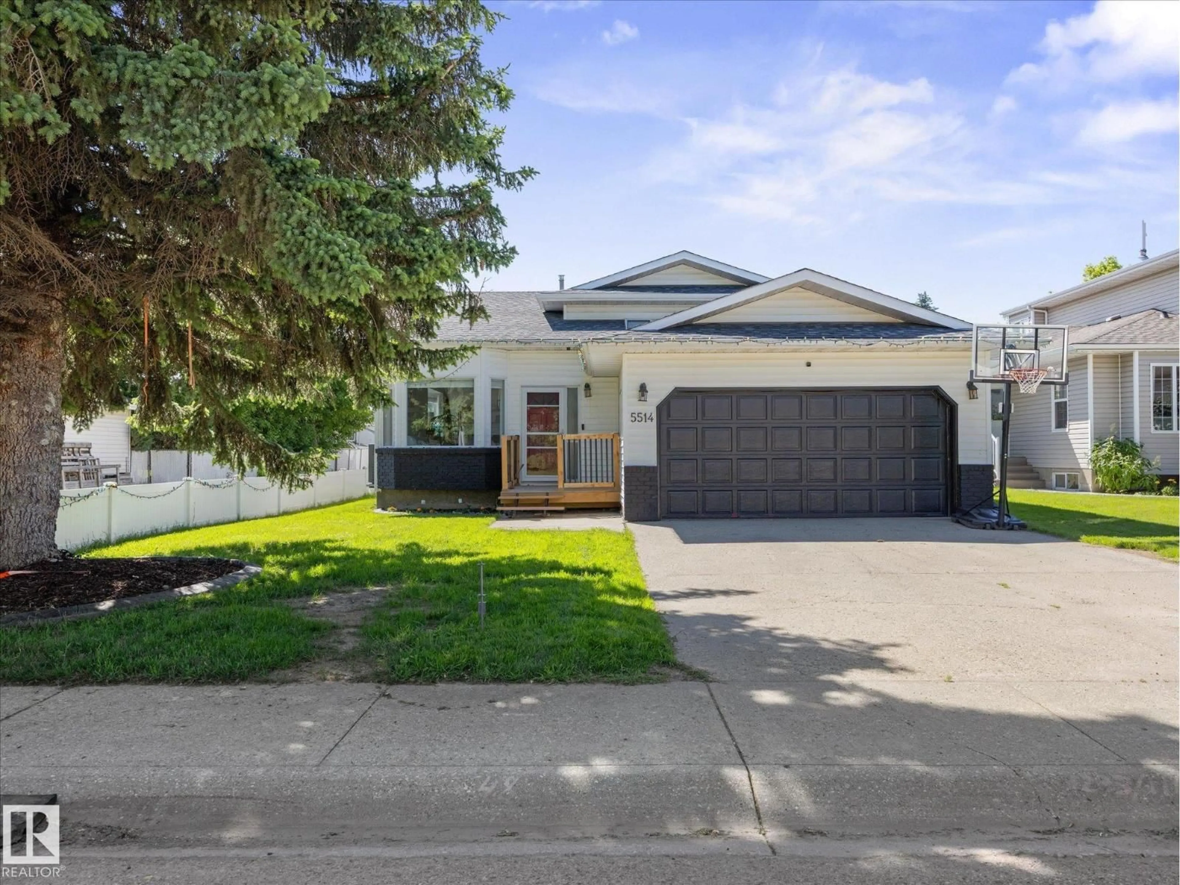Home with vinyl exterior material, street for 5514 46 ST, Stony Plain Alberta T7Z1E1