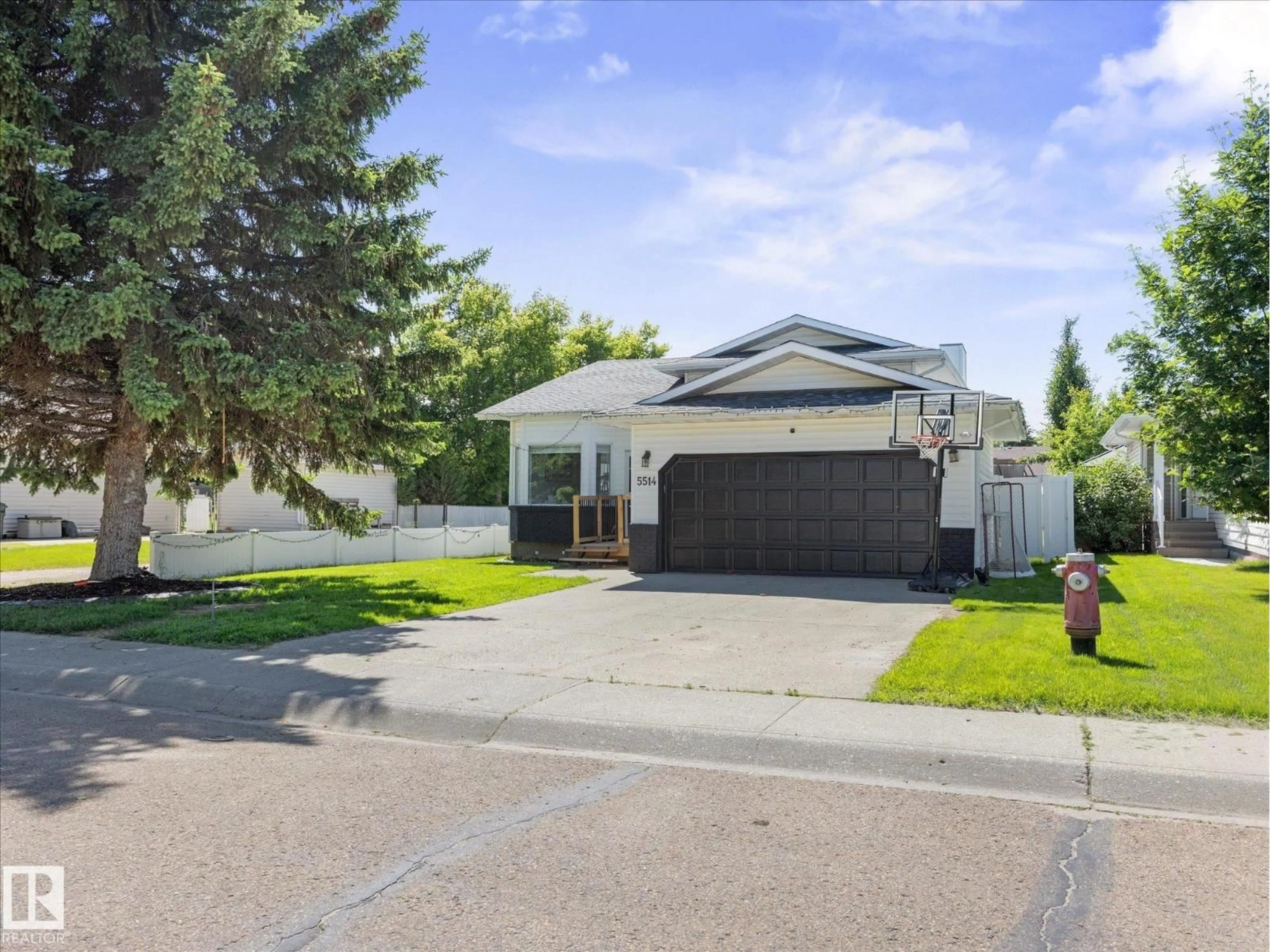 Home with vinyl exterior material, street for 5514 46 ST, Stony Plain Alberta T7Z1E1