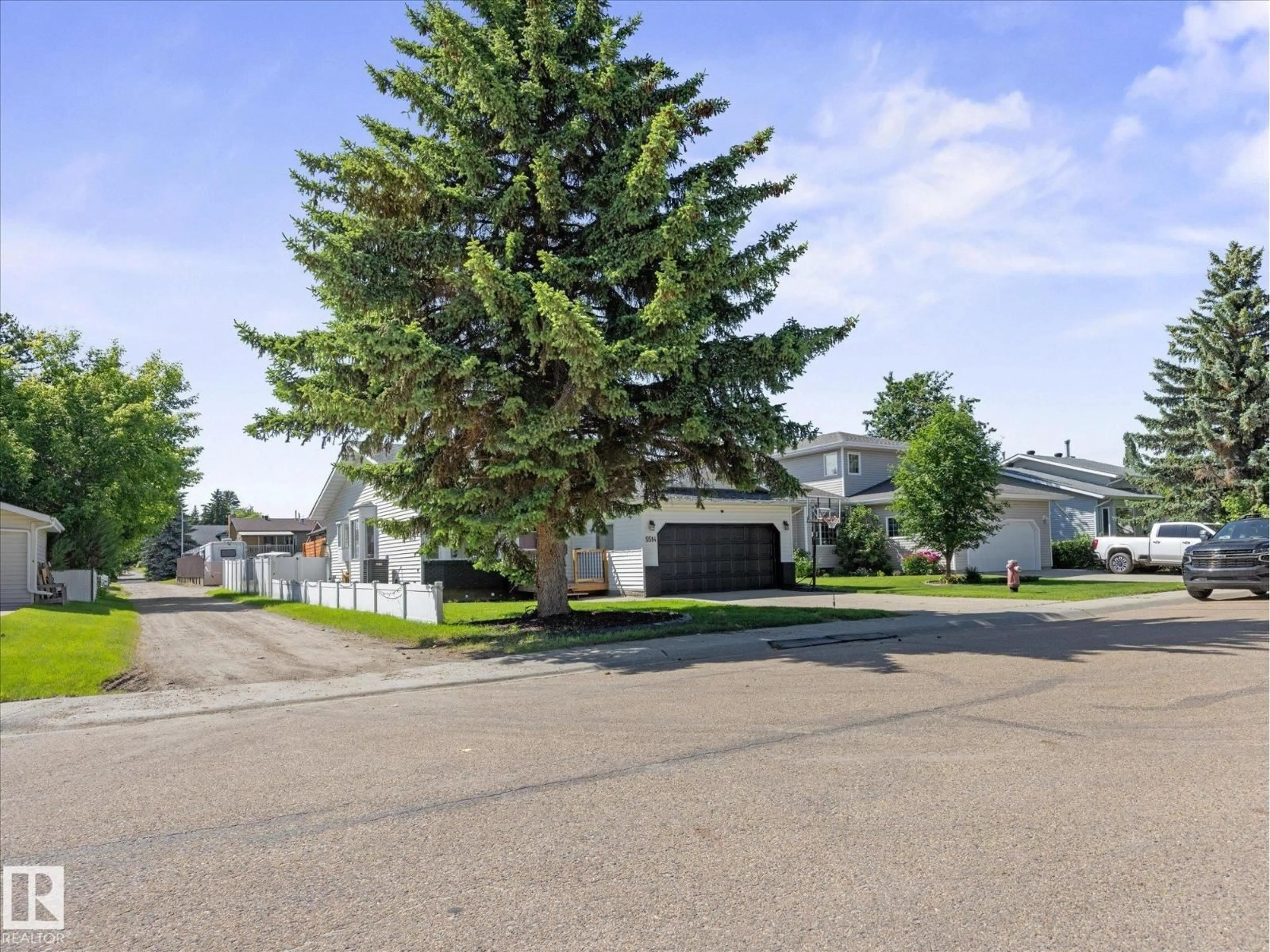 Home with vinyl exterior material, street for 5514 46 ST, Stony Plain Alberta T7Z1E1