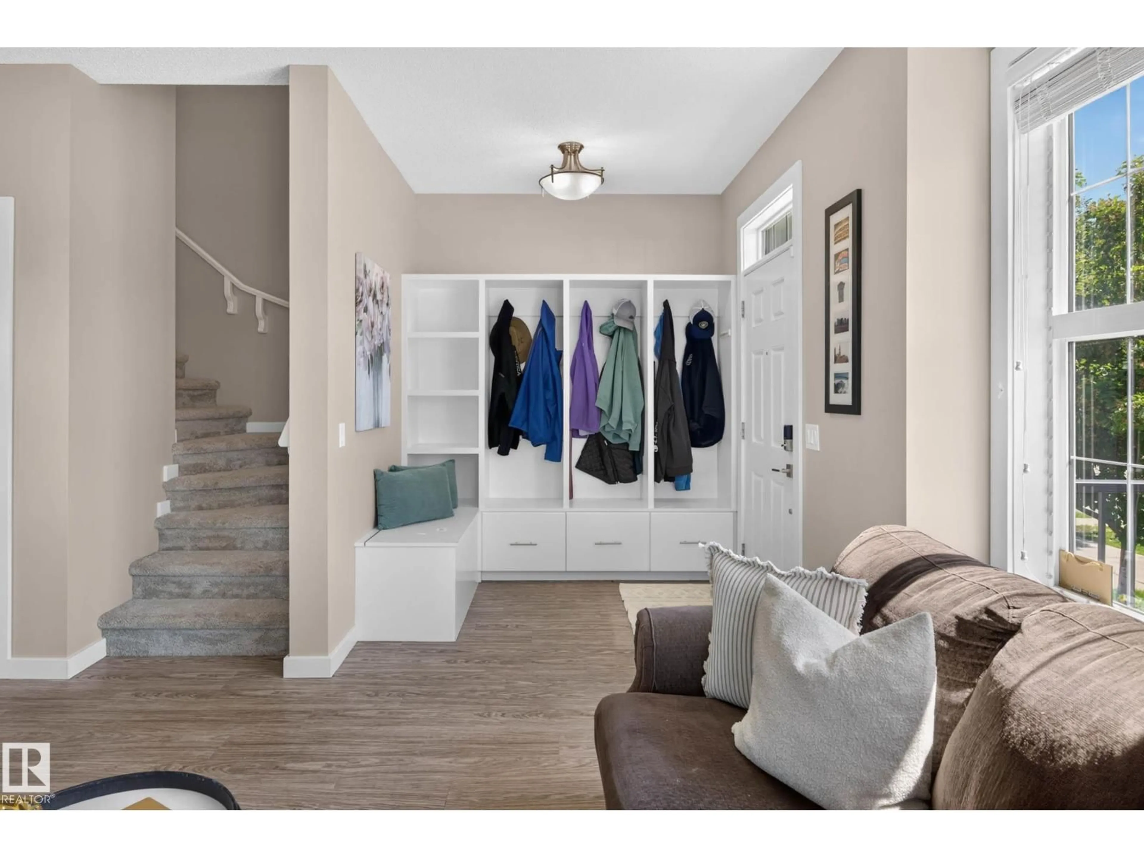 Indoor entryway for 2835 MAPLE WY, Edmonton Alberta T6T0Z7