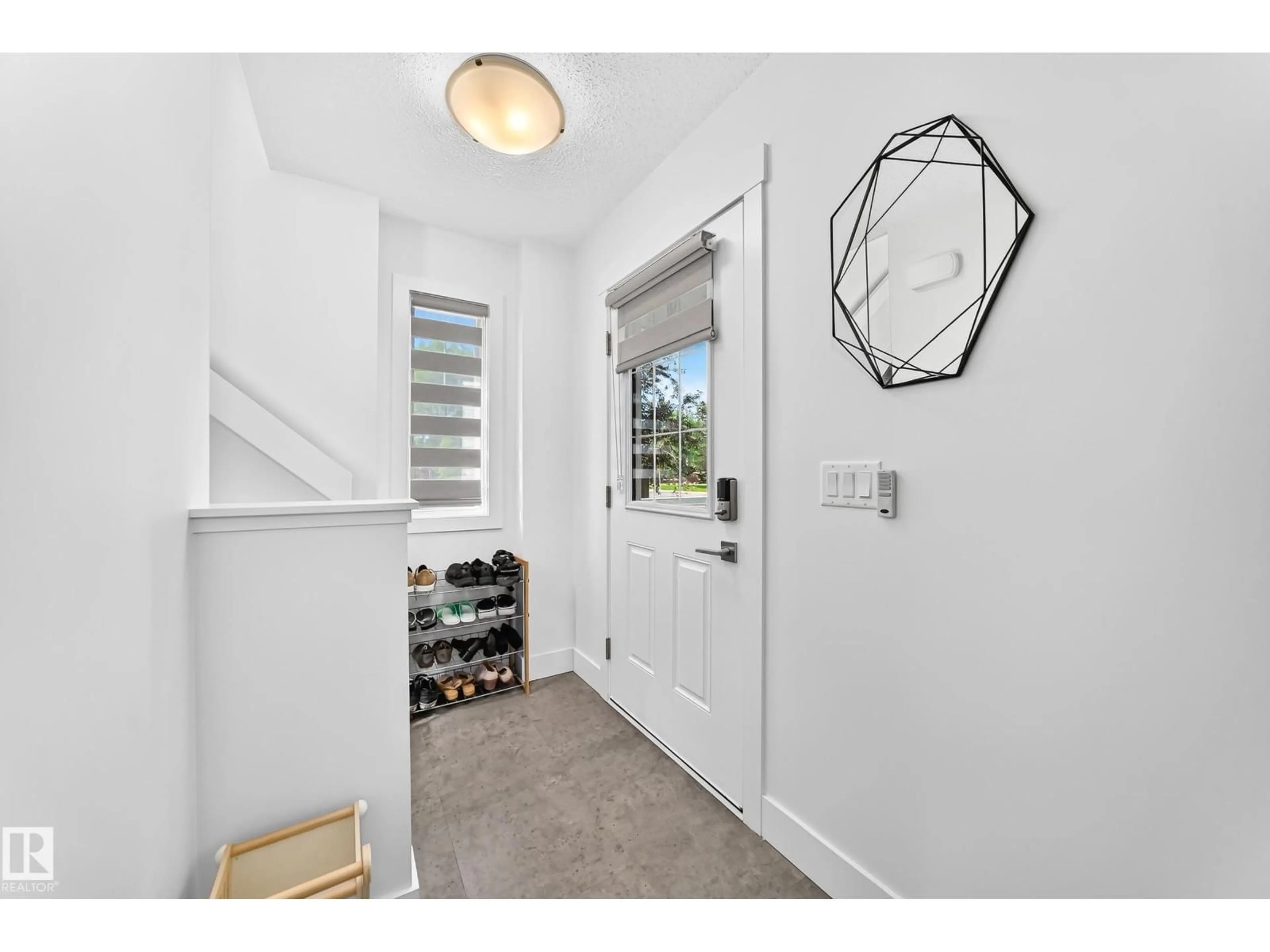 Indoor entryway for 76 BULYEA RD, Edmonton Alberta T6R0W8