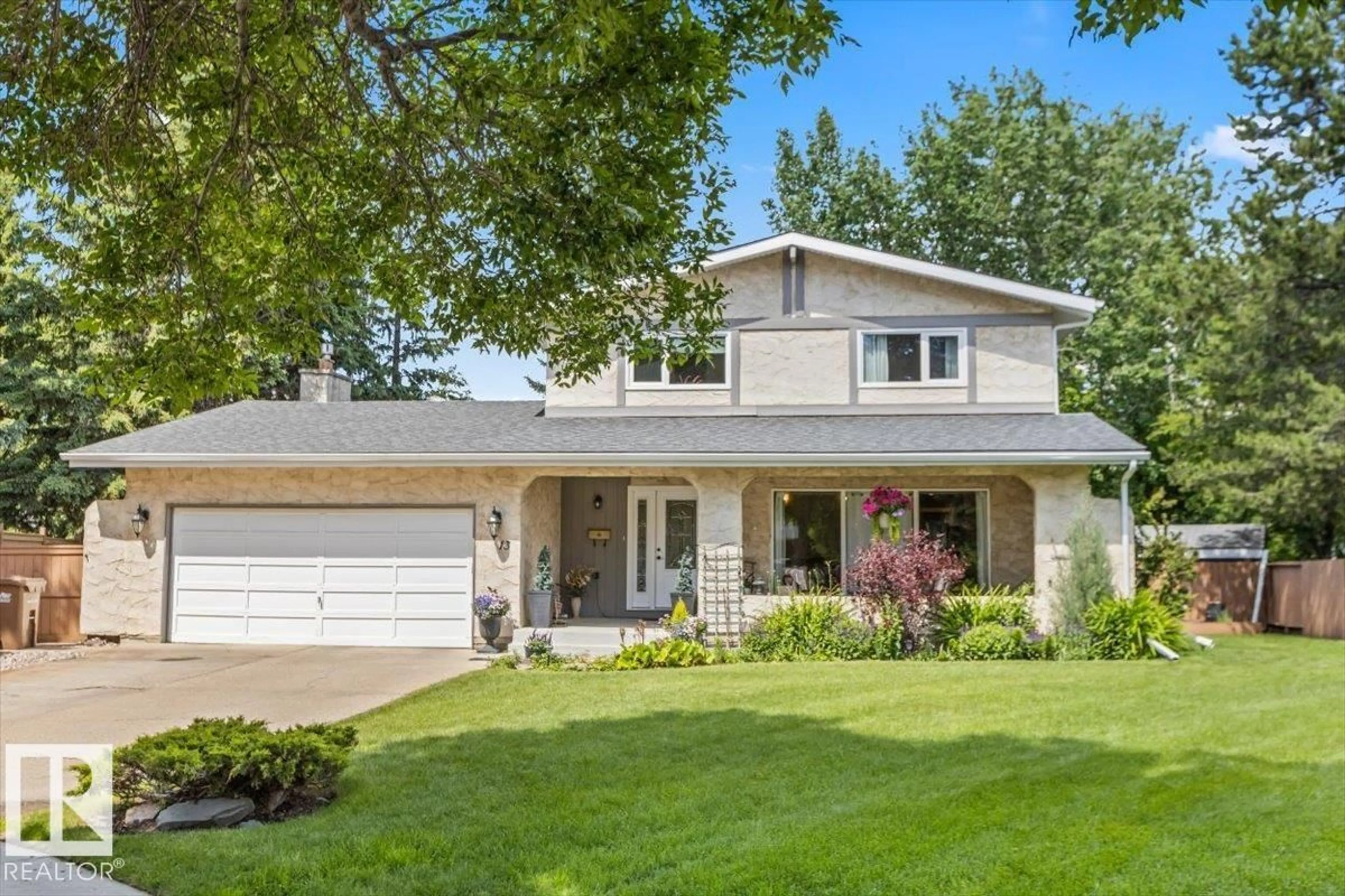 Home with vinyl exterior material, street for 13 LLOYD PL, St. Albert Alberta T8N2H4