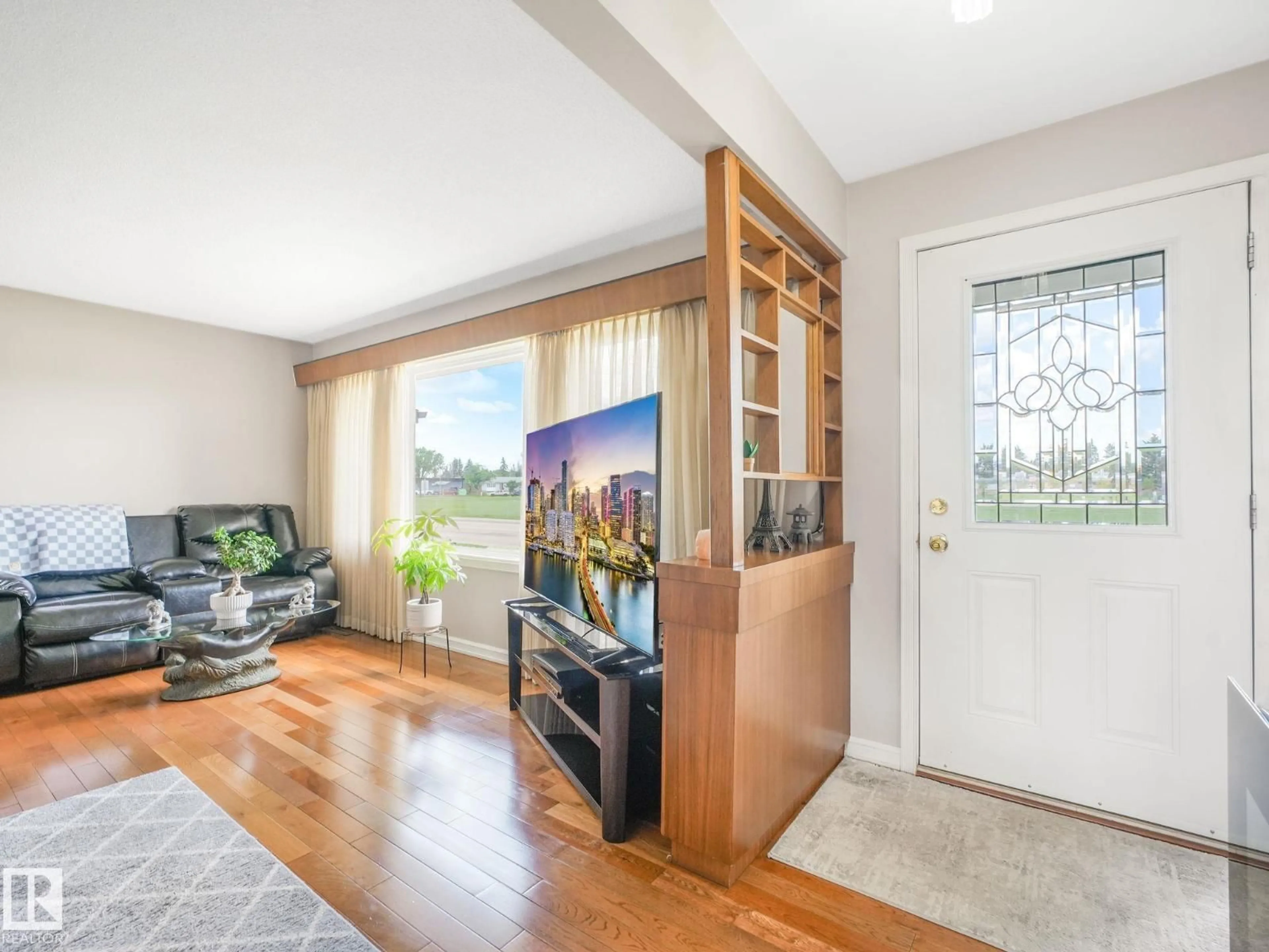 Indoor entryway for 10527 134A AV, Edmonton Alberta T5E1M1