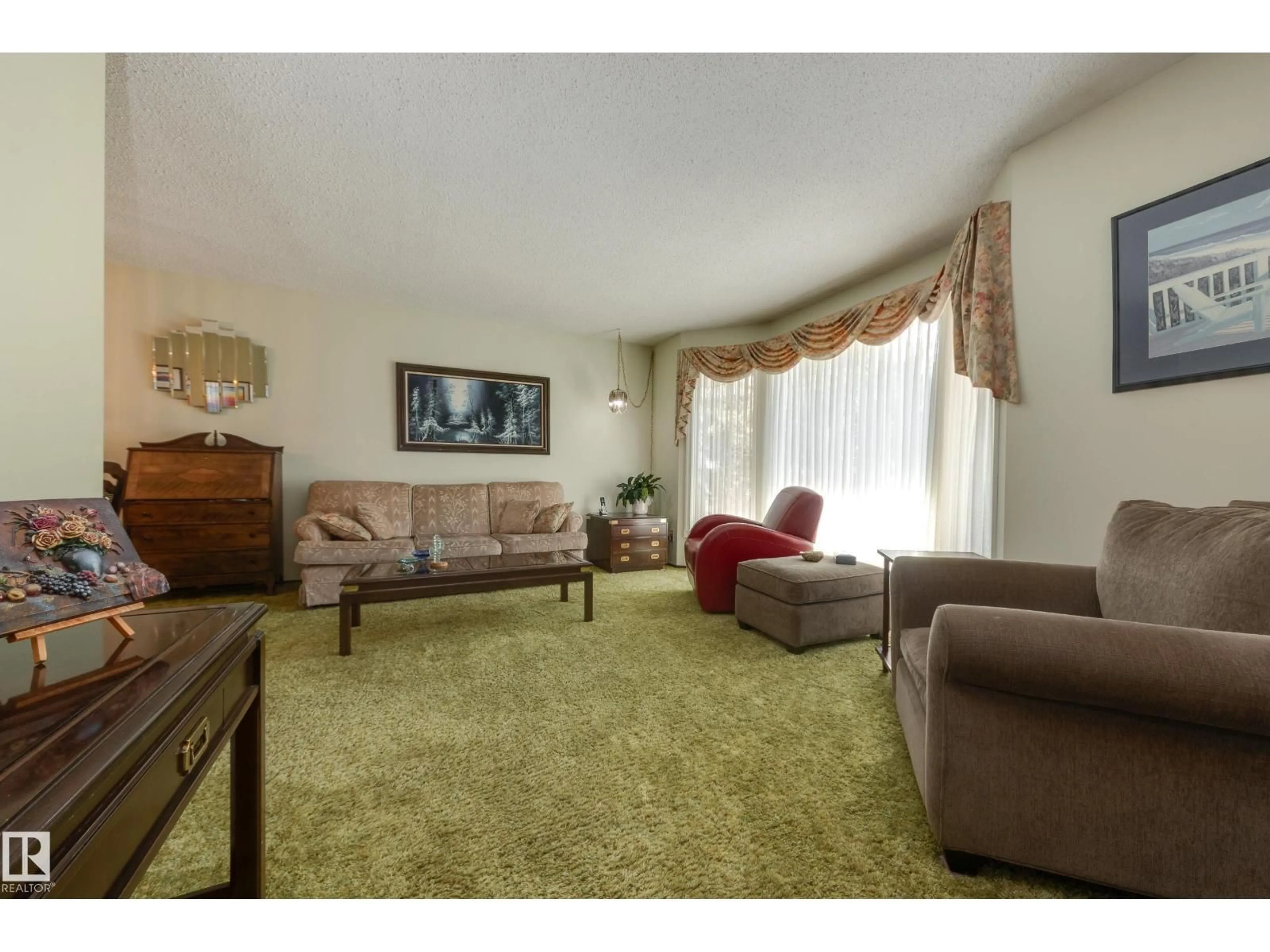 Living room with furniture, carpet floor for 18508 92 AV, Edmonton Alberta T5T1P4