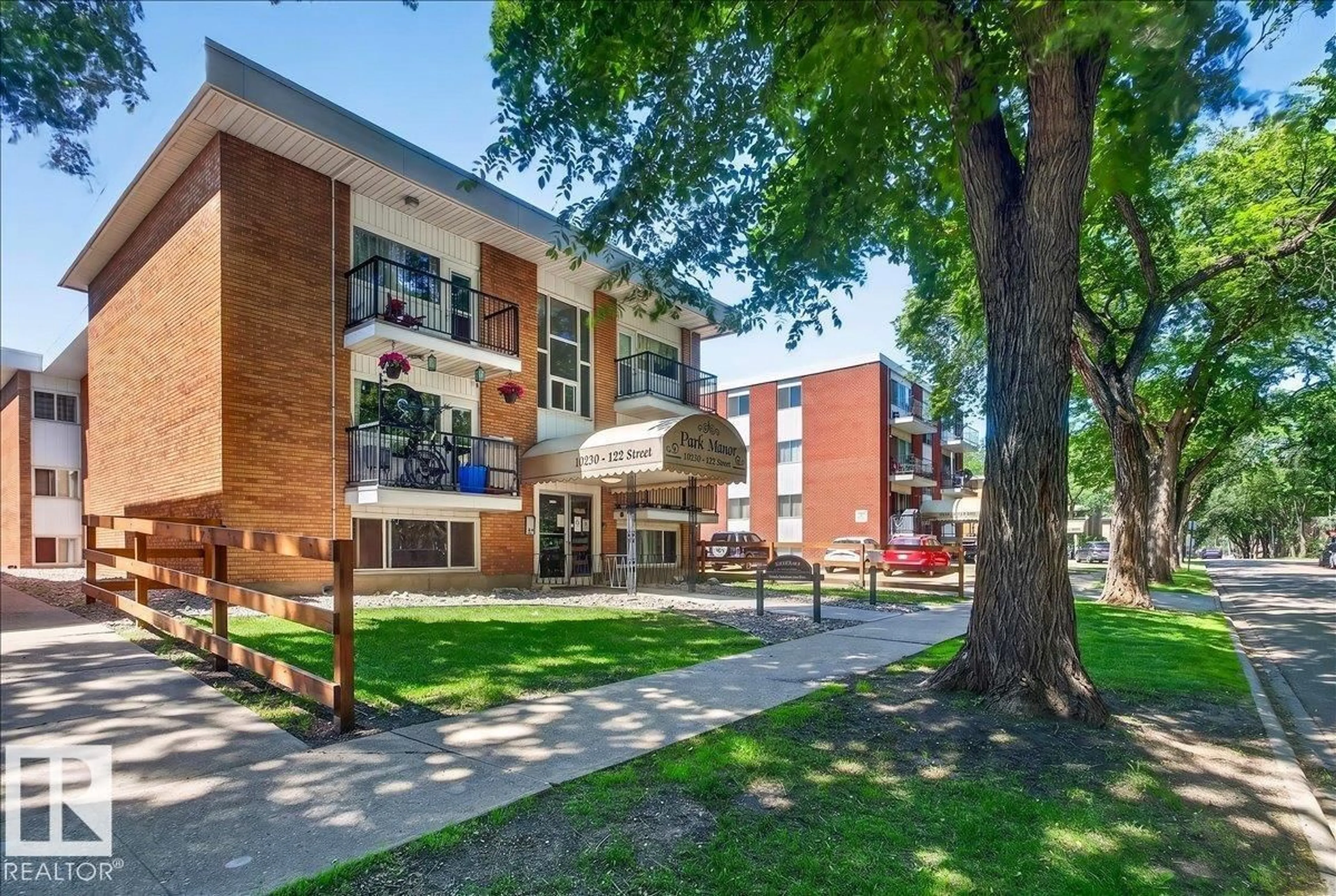 Patio, building for #33 - 10230 122 ST, Edmonton Alberta T5N1L9